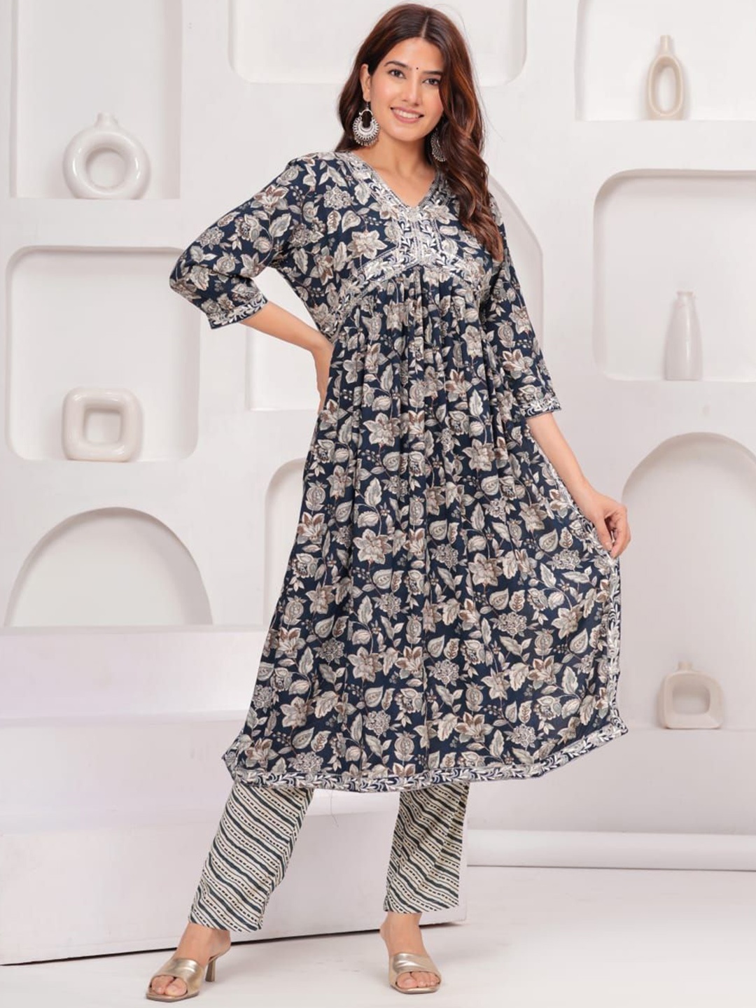 

PARUCREATION Women Floral Embroidered Regular Sequinned Kurta with Palazzos, Navy blue