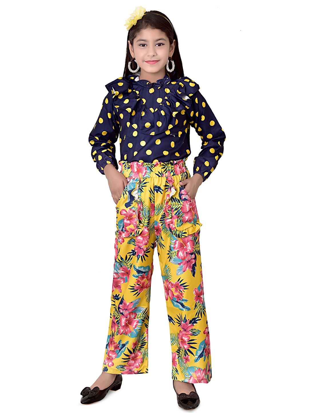 

Arshia Fashions Girls Printed Top with Trousers, Pink