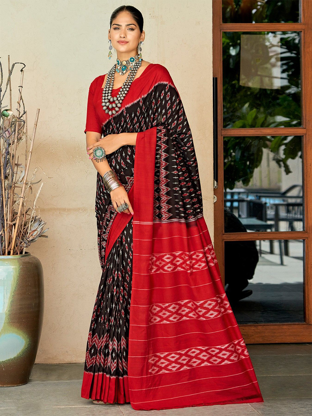 

Mitera Ethnic Motifs Ikat Saree, Red