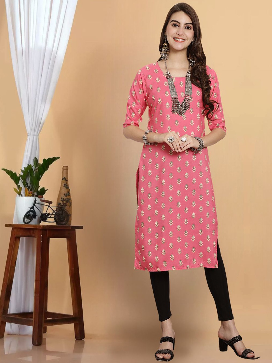 

7Threads Women Floral Printed Flared Sleeves Thread Work Floral Crepe Kurta, Pink