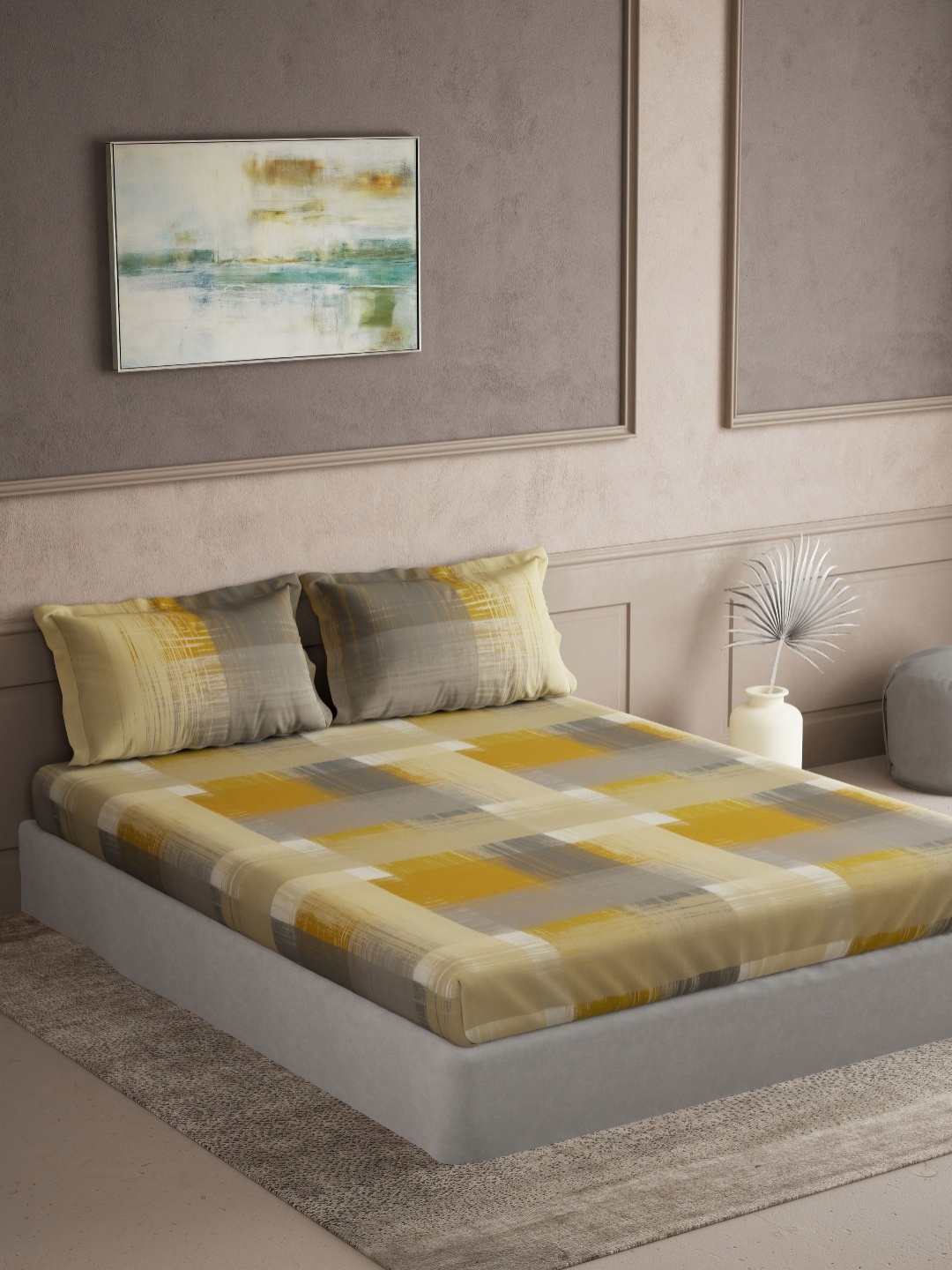 

DDecor Gold-Toned & Grey Geometric 144 TC Queen Bedsheet with 2 Pillow Covers