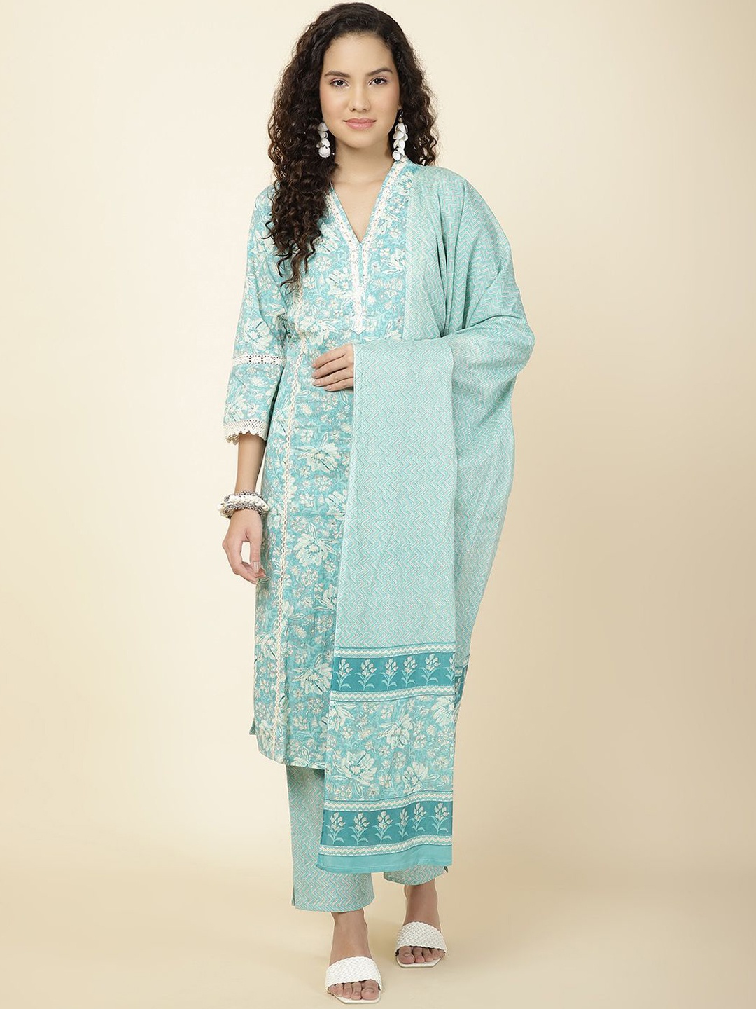 

Meena Bazaar Women Floral Printed Regular Kurta with Trousers & With Dupatta, Sea green