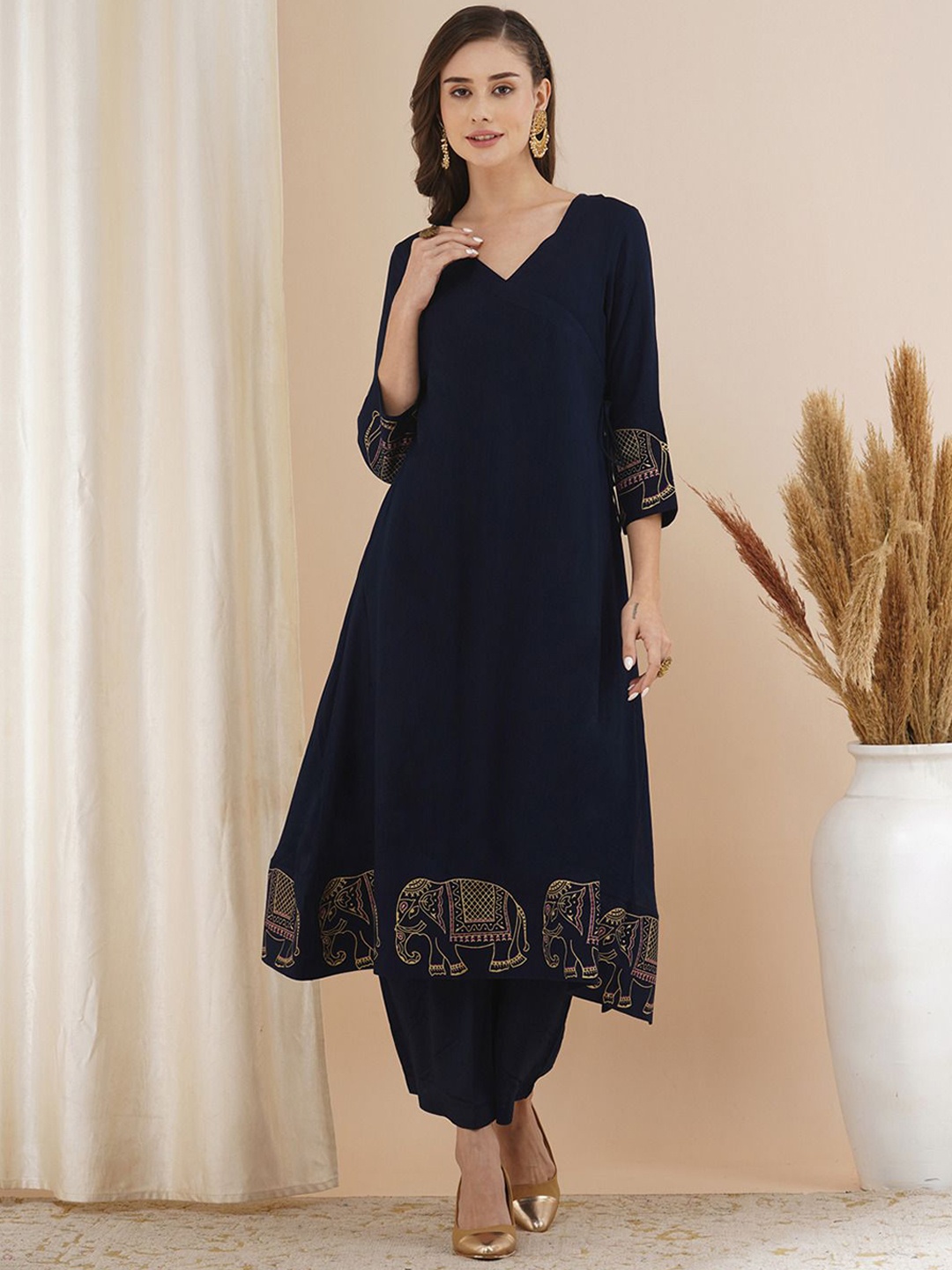 

Anni Designer Women Ethnic Motifs Printed Regular Kurta with Trousers, Blue