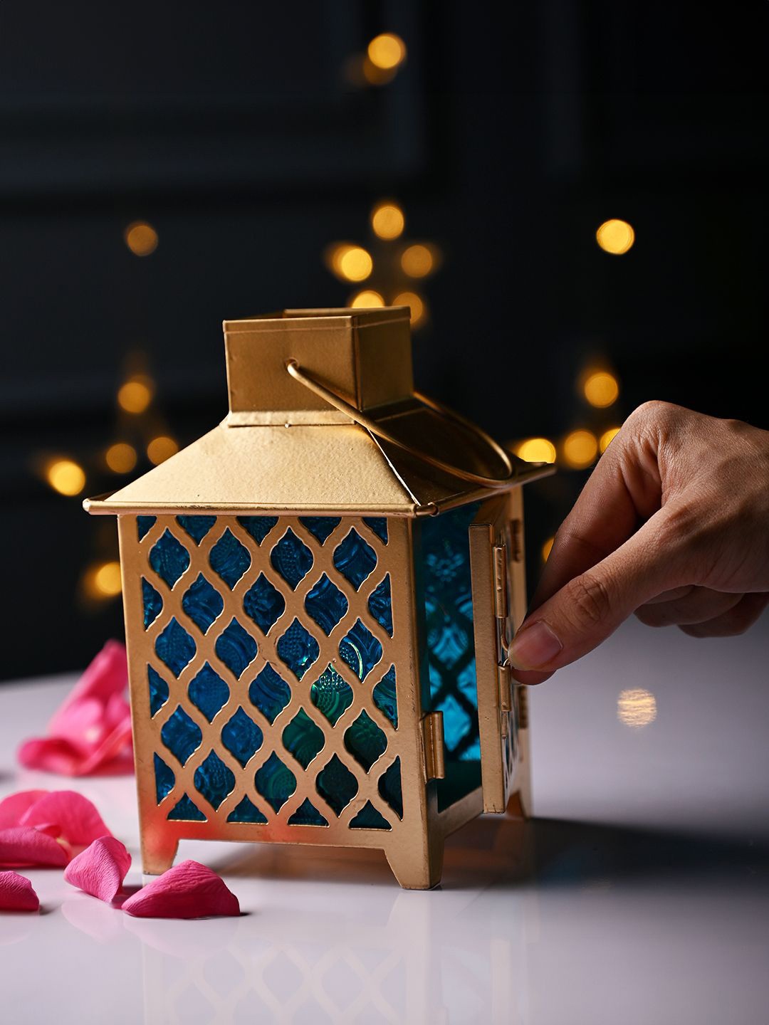 

MARKET99 Blue & Gold-Toned Candle Holder