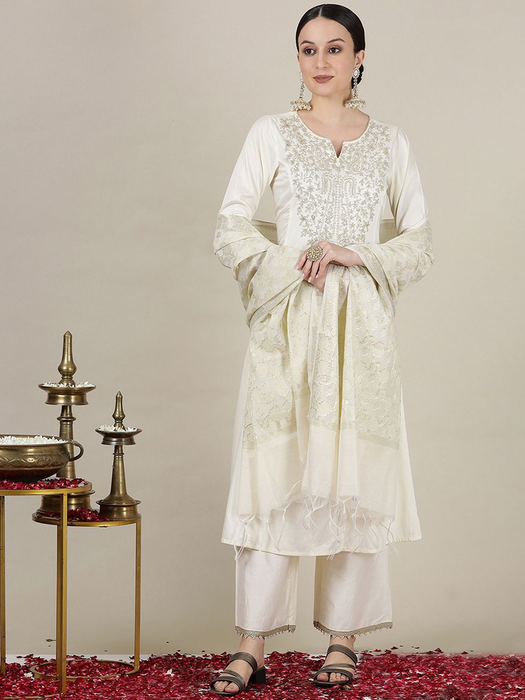 

AURELIA Women Ethnic Motifs Yoke Design Panelled Thread Work Kurta with Palazzos & With Dupatta, Off white