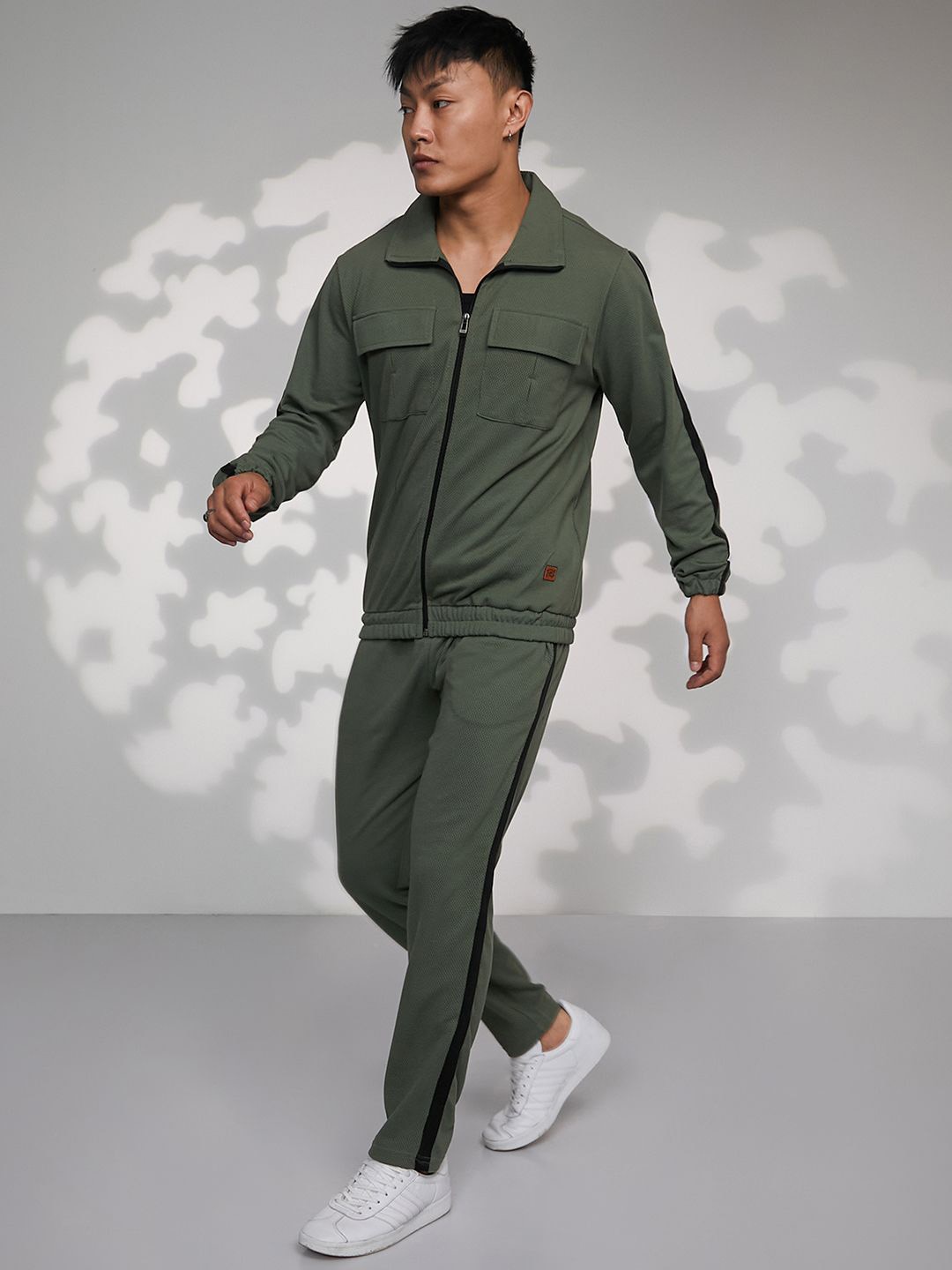 

Campus Sutra Sweatshirt With Trousers Co-Ord, Olive