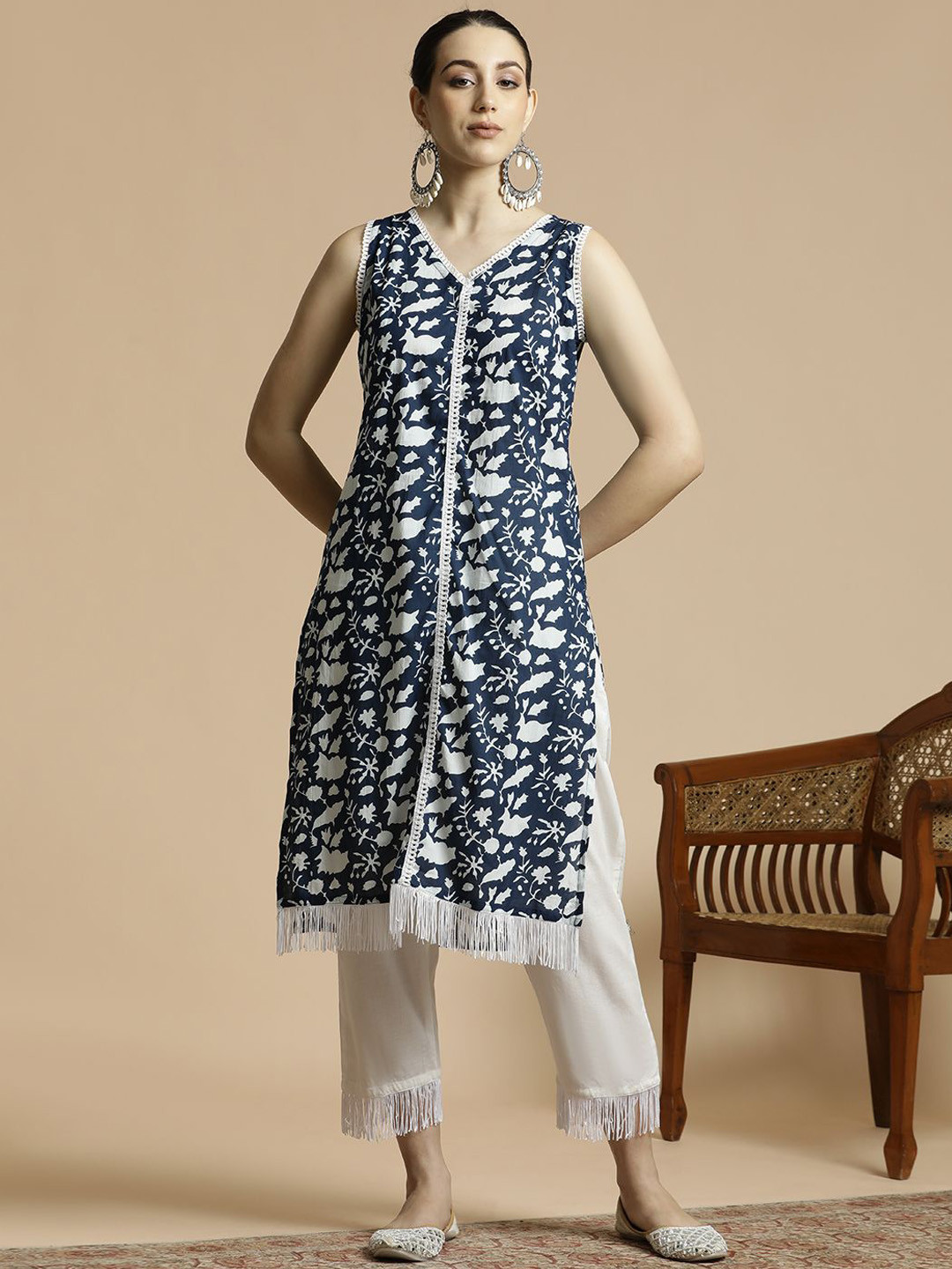 

Anouk Women Floral Printed Regular Thread Work Kurta with Salwar & With Dupatta, Blue