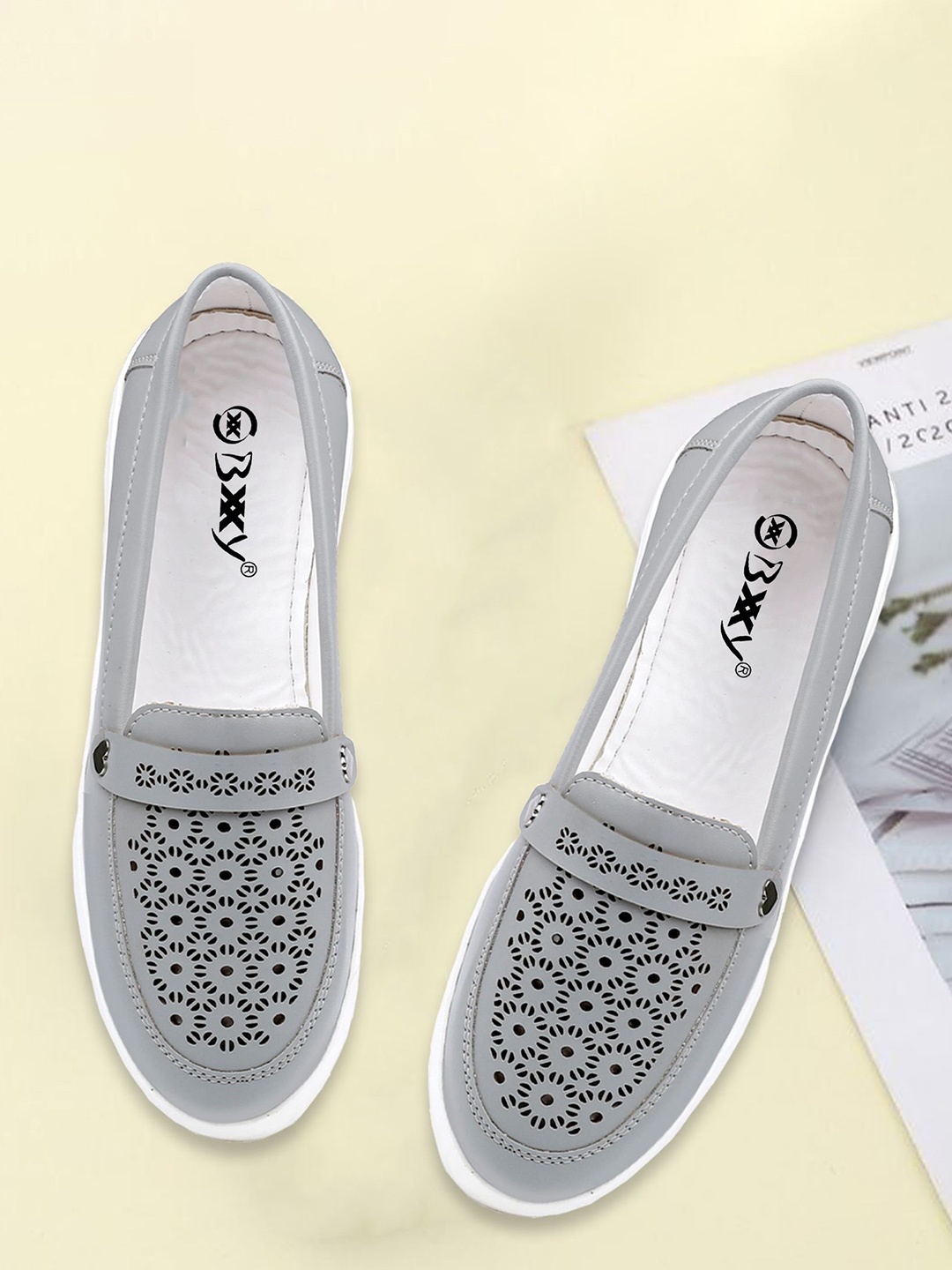 

Bxxy Women Textured Slip-On Sneakers, Grey