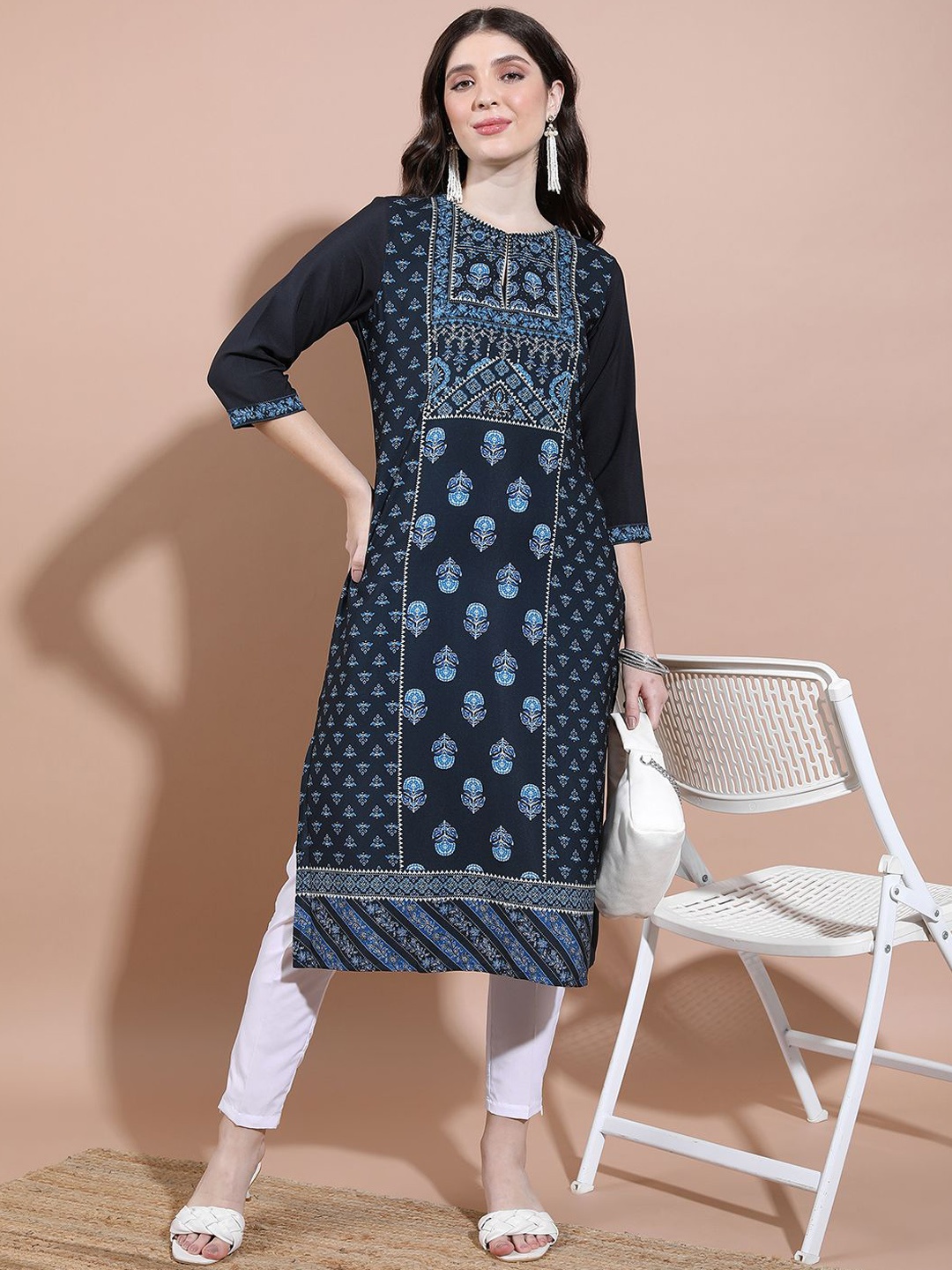 

Vishudh Women Paisley Printed Kurta, Navy blue