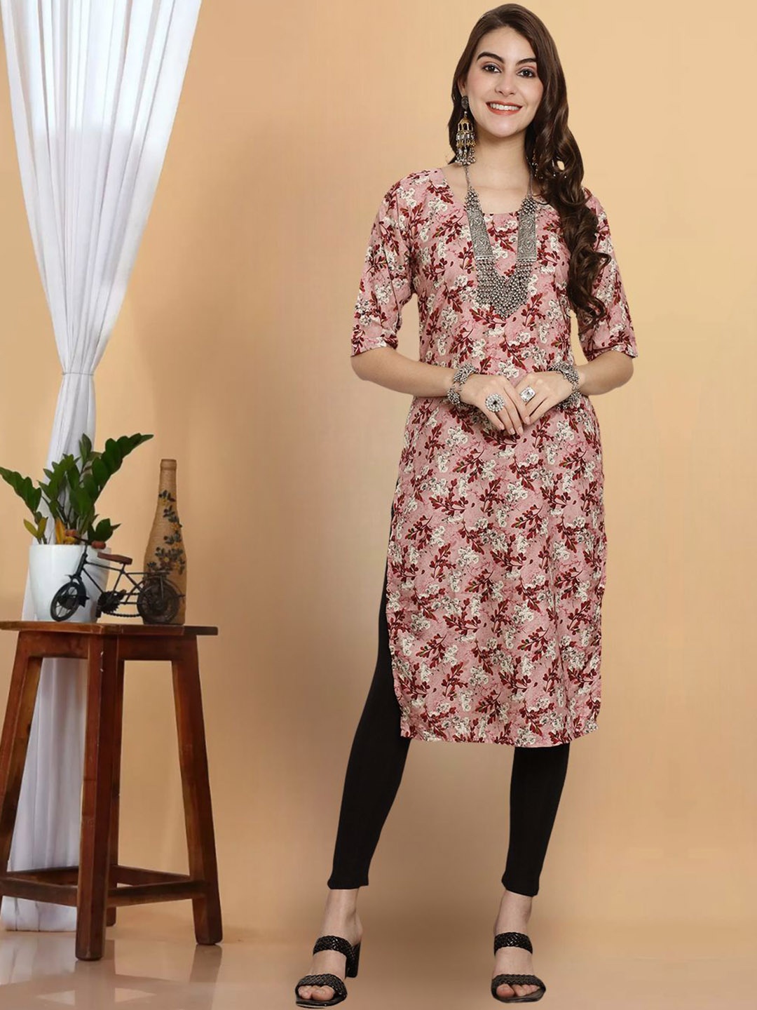 

7Threads Floral Printed Round Neck Straight Kurta, Peach