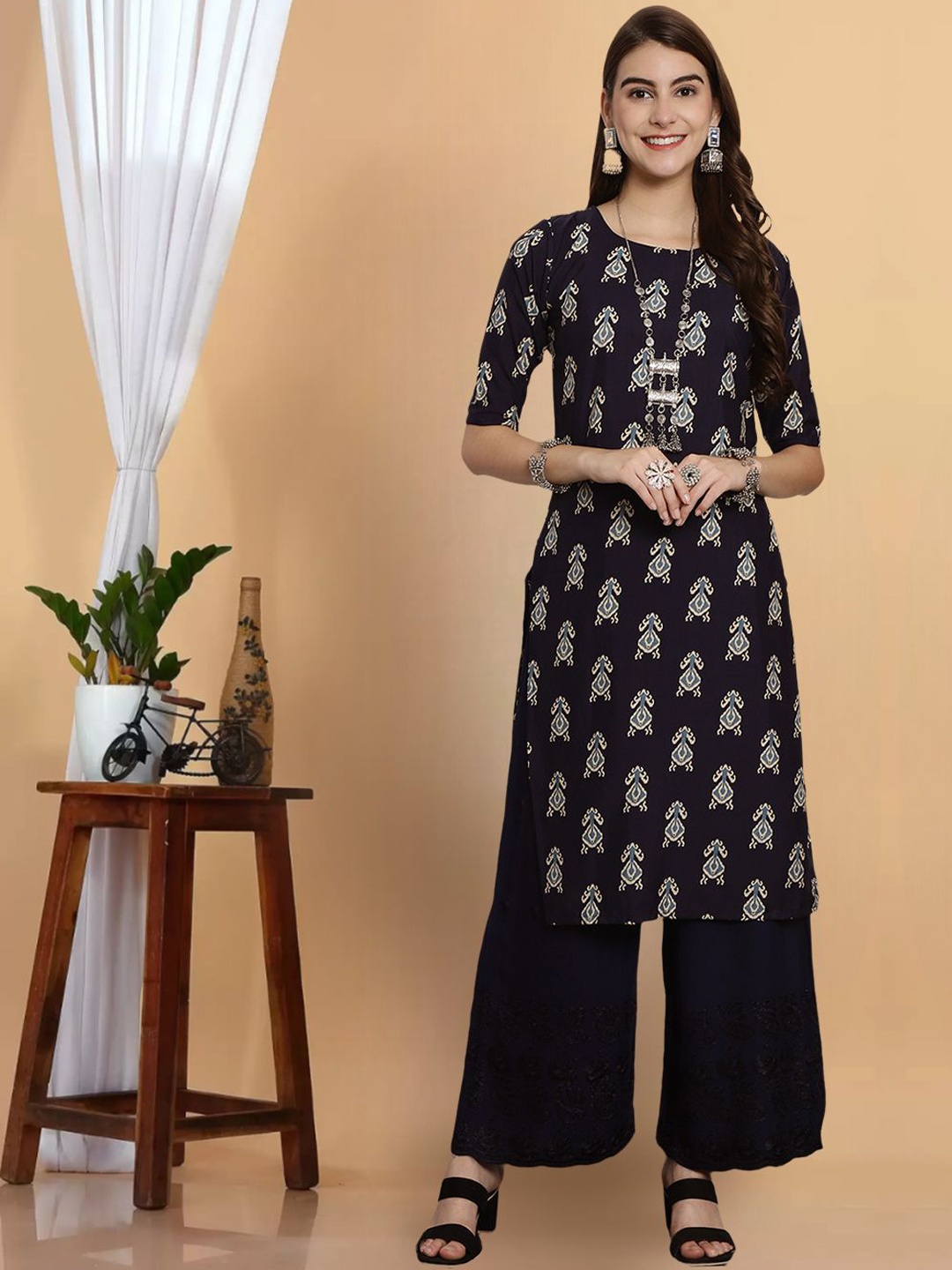 

7Threads Ethnic Motifs Printed Round Neck Straight Kurta, Black