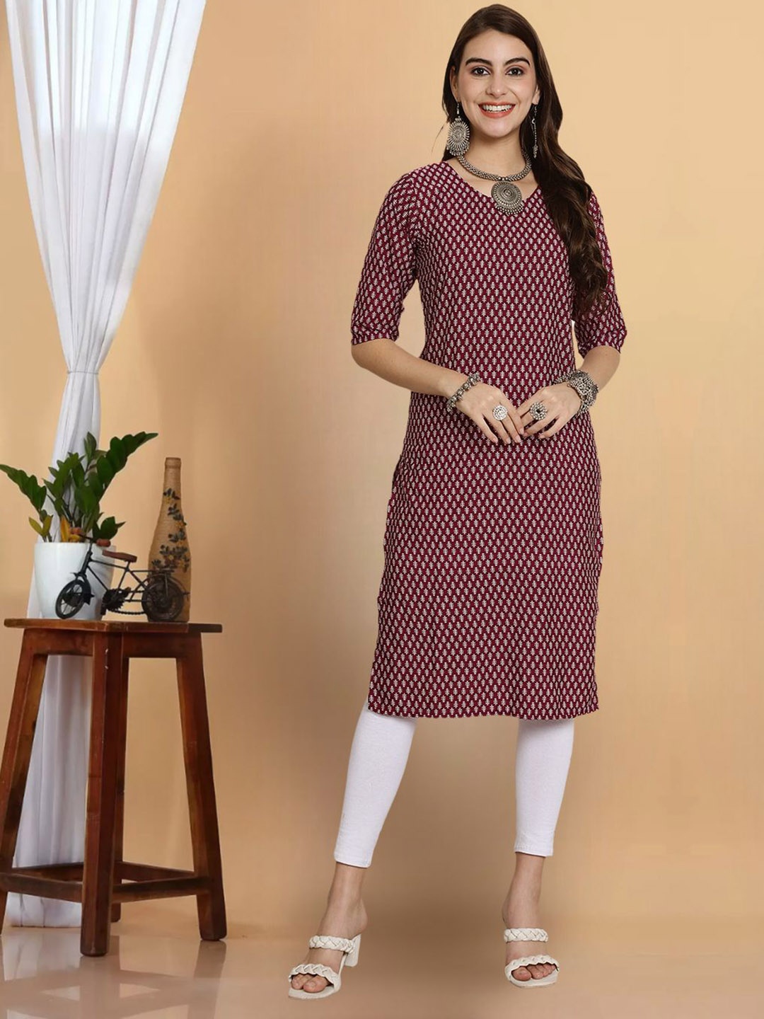 

7Threads Floral Printed Round Neck Straight Kurta, Maroon