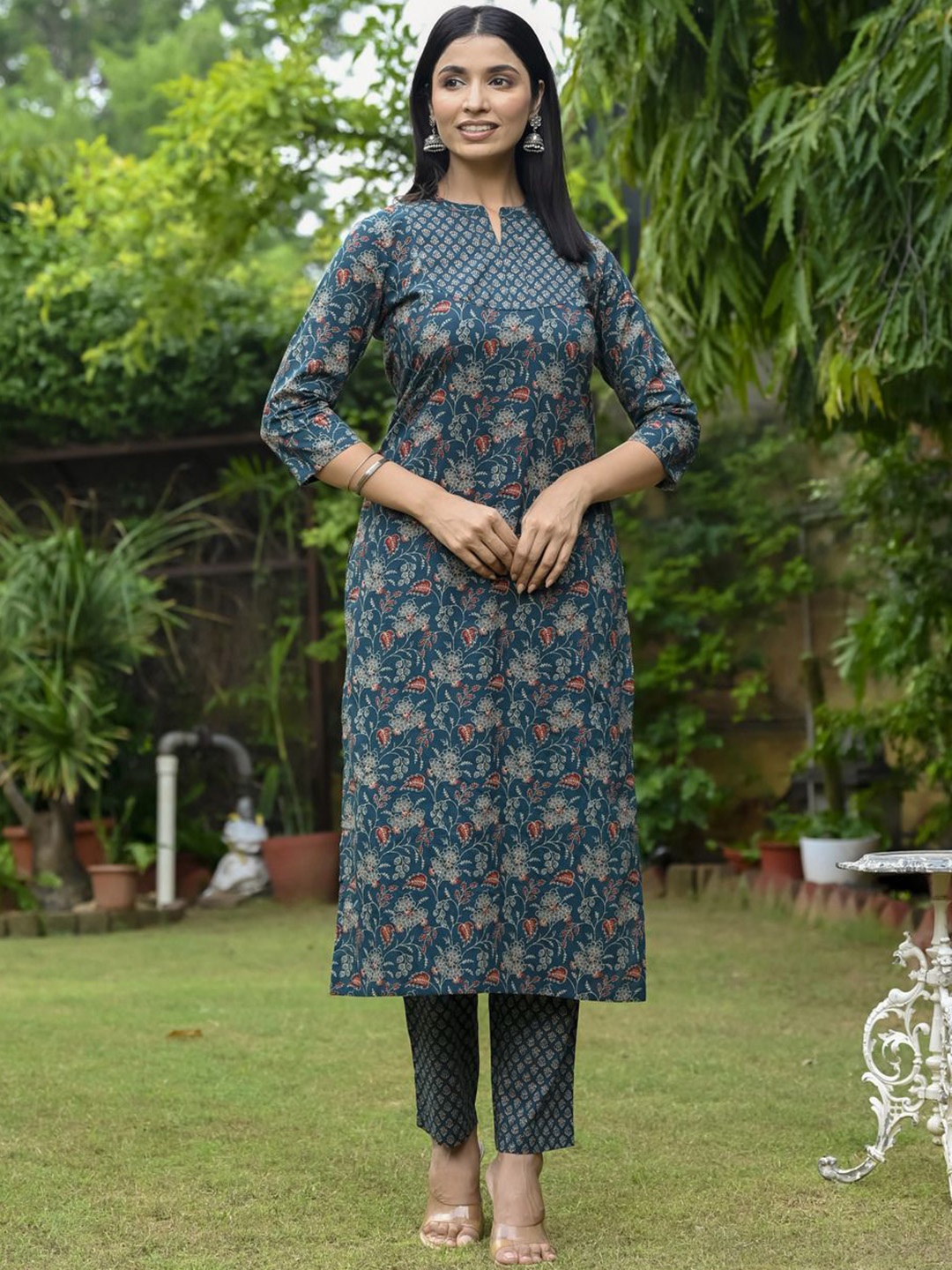 

Anni Designer Women Floral Printed Regular Kurta with Trousers, Blue