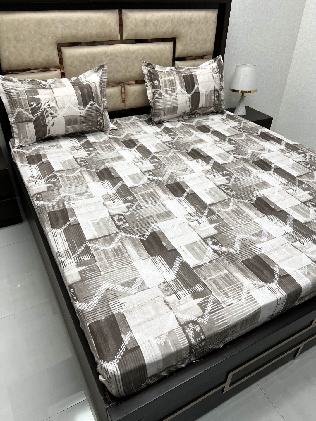 

Pure Decor Brown & White 300 TC King Bedsheet with 2 Pillow Covers
