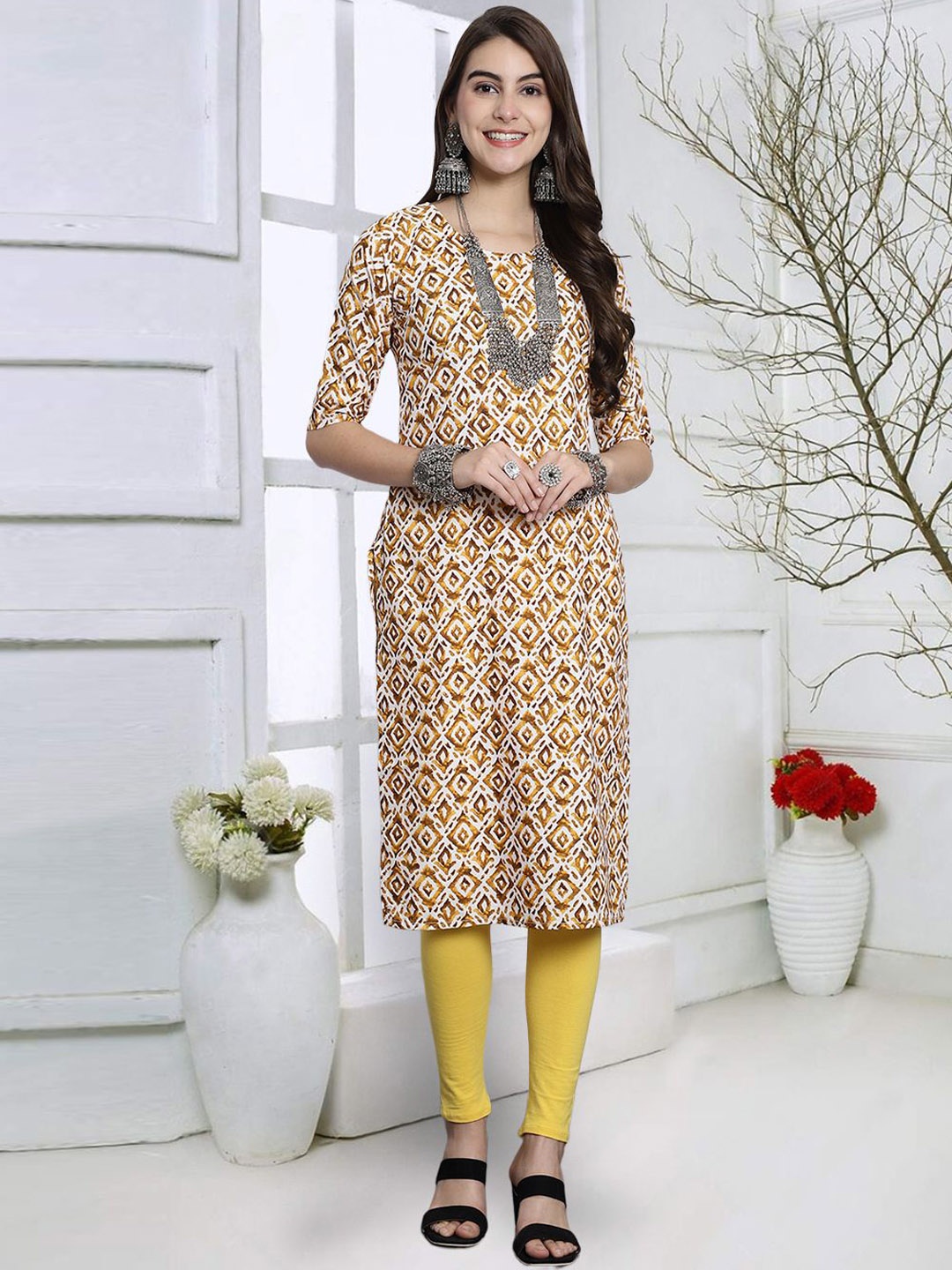 

7Threads Geometric Printed Round Neck Straight Kurta, Yellow