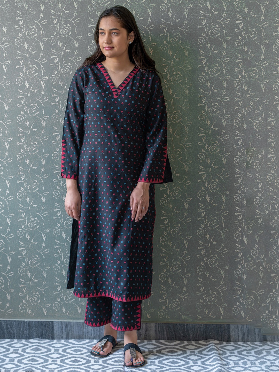 

JAIPURI BUNAAI Women Ethnic Motifs Printed Regular Kurta with Palazzos, Charcoal