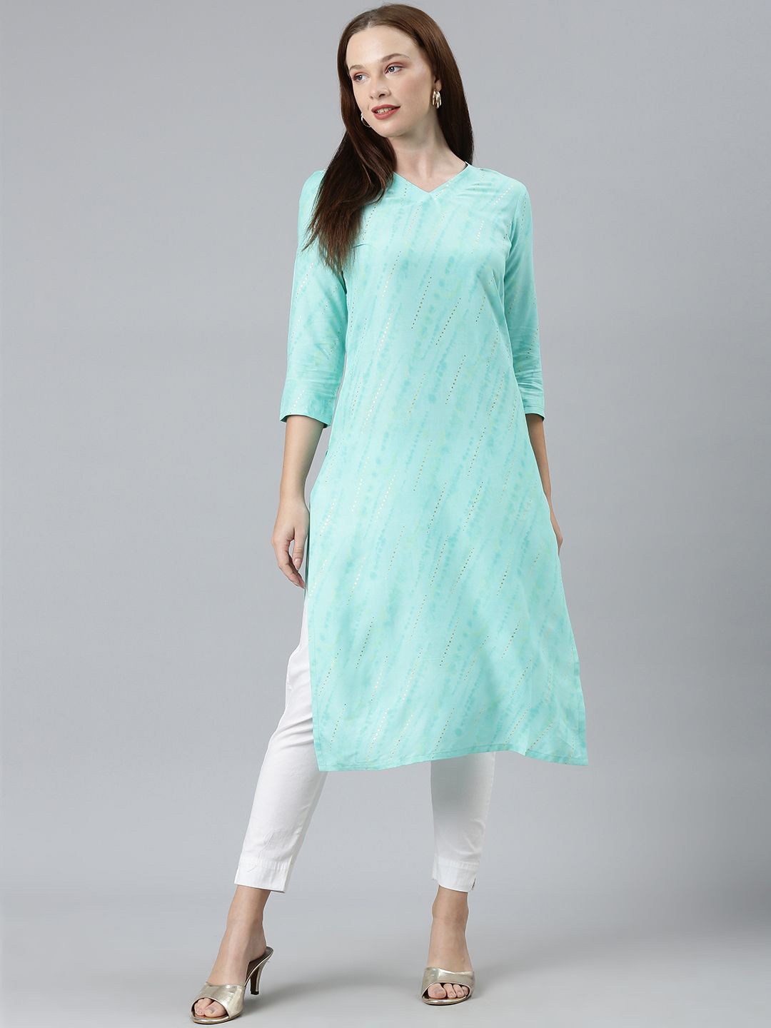 

HRITIKA Women Embroidered Chikankari Kurta, Blue