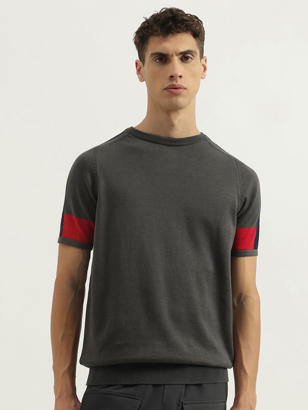 

United Colors of Benetton Men Solid Round Neck Sweatshirt, Grey