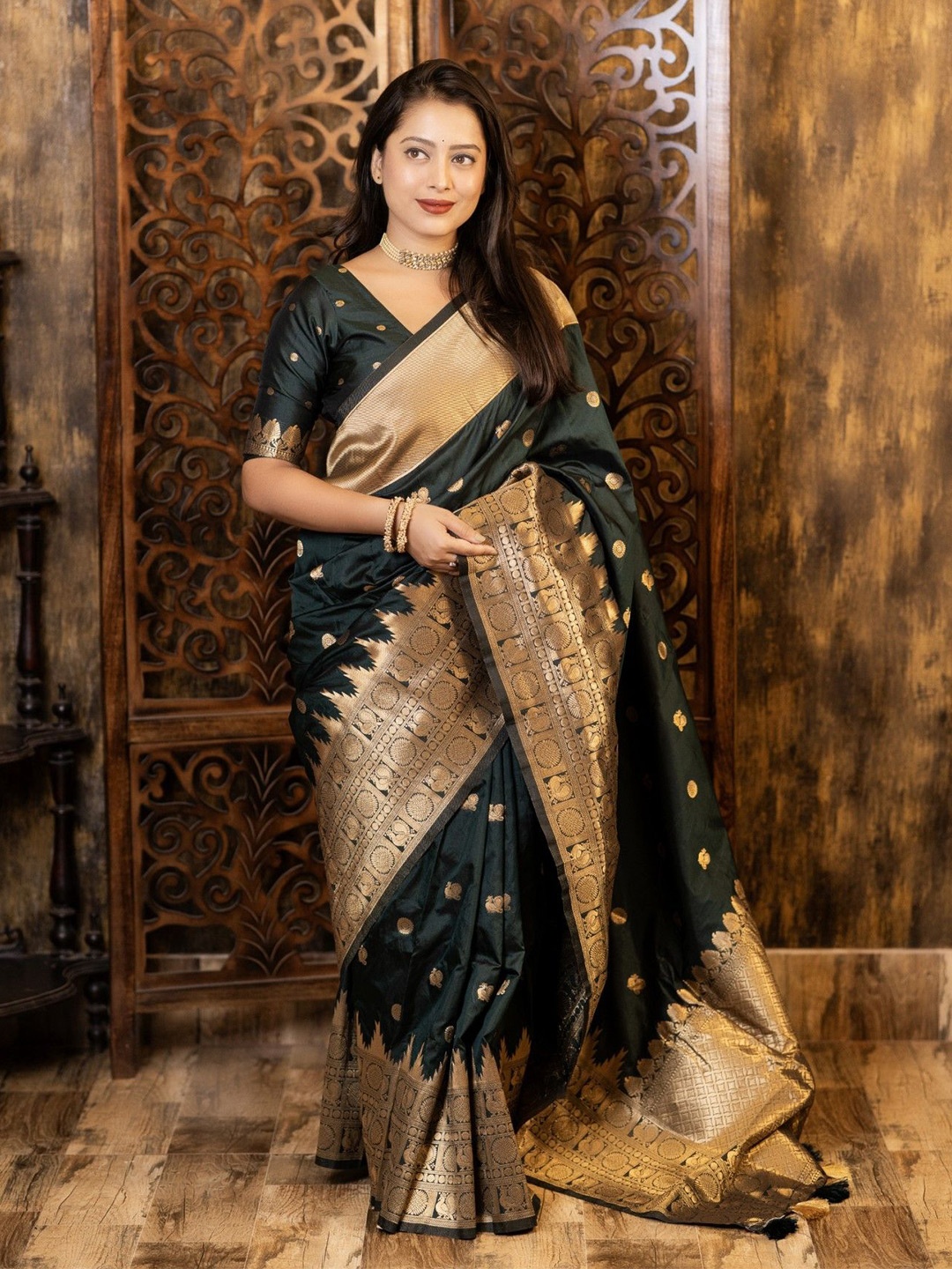 

Mitera Woven Design Zari Silk Blend Banarasi Saree, Green