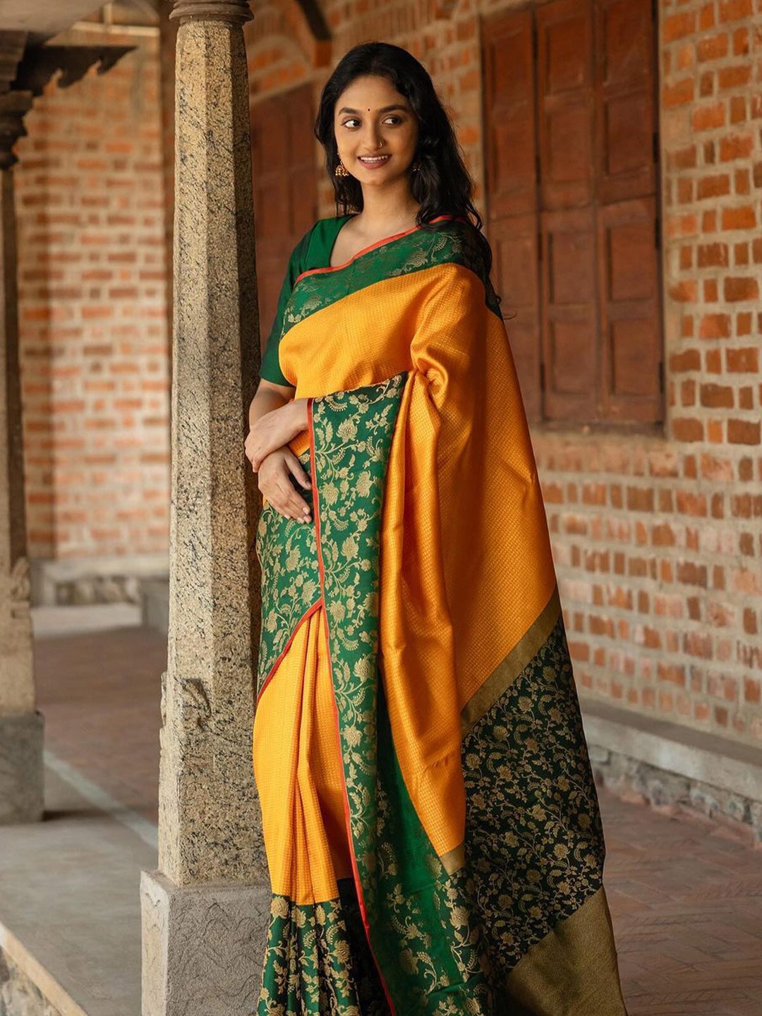 

Upalksh Woven Design Zari Banarasi Saree, Yellow