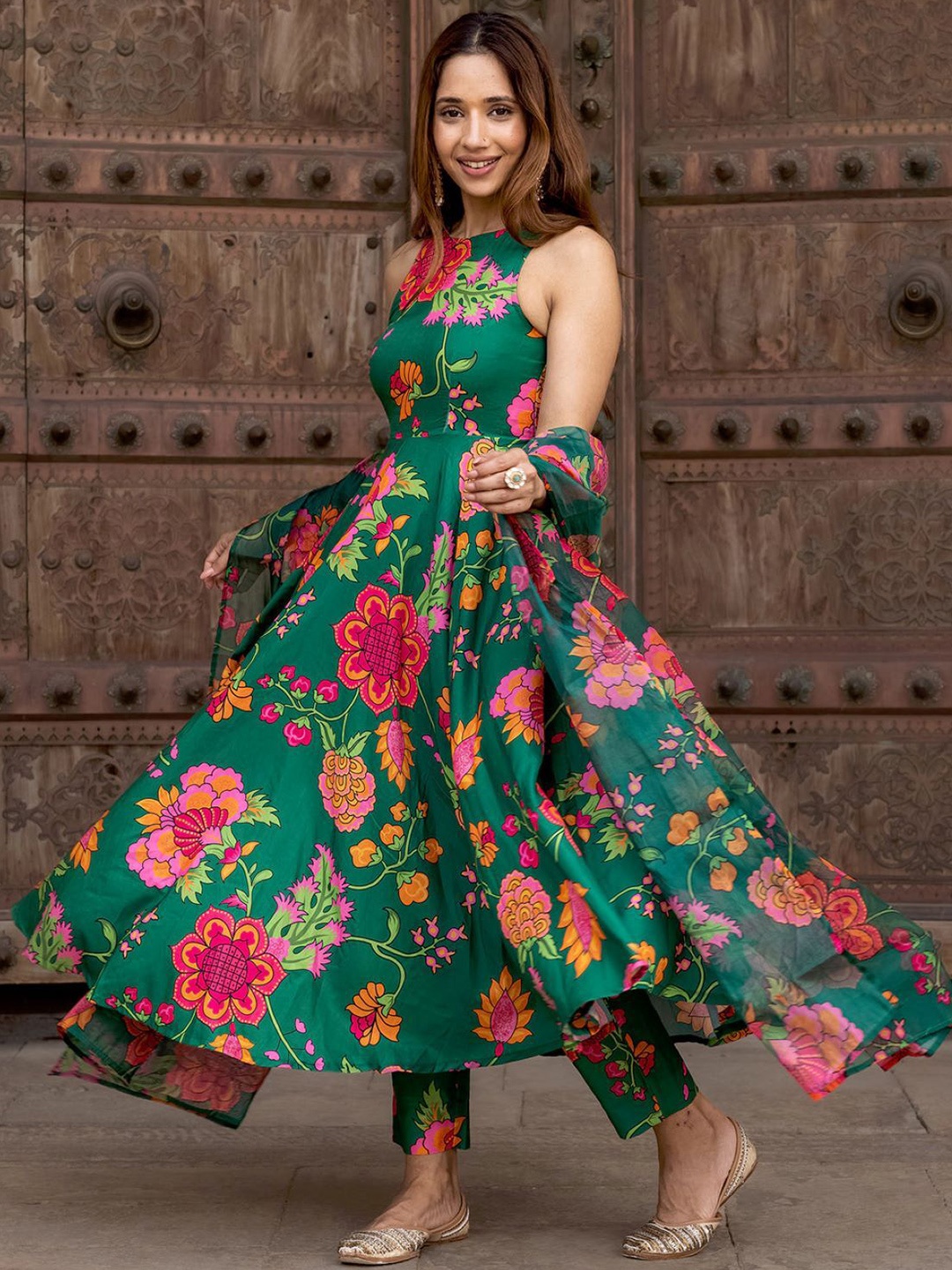 

Charnest Women Floral Printed Regular Kurta with Trousers & With Dupatta, Green