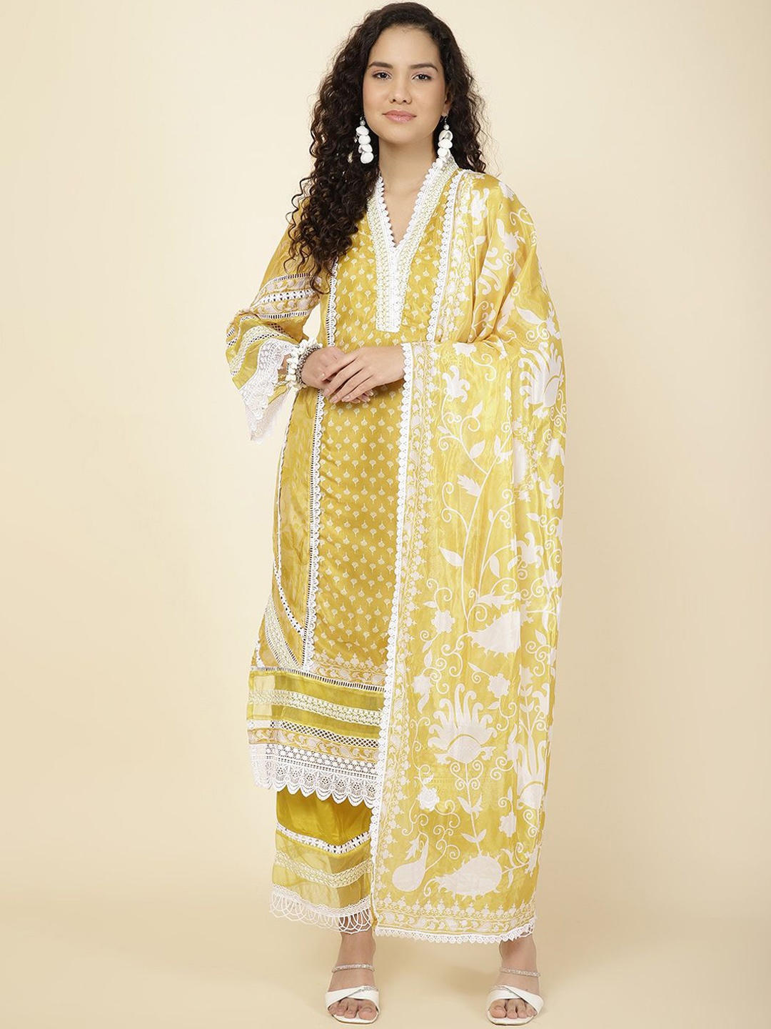 

Meena Bazaar Women Floral Printed Regular Kurta with Trousers & With Dupatta, Mustard