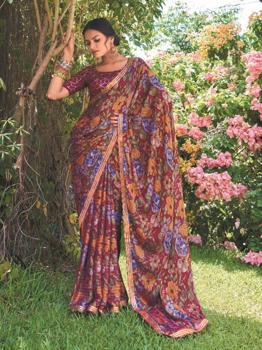 

Mitera Floral Printed Sequinned Saree, Maroon