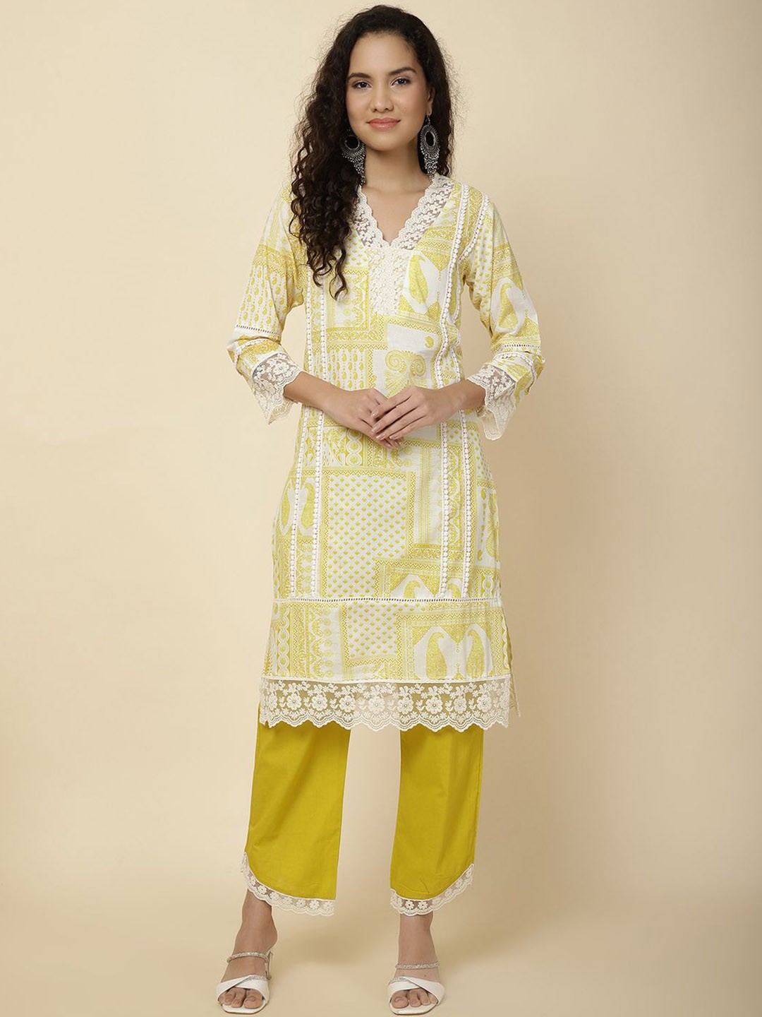 

Meena Bazaar Women Ethnic Motifs Printed Regular Kurta with Trousers, Cream