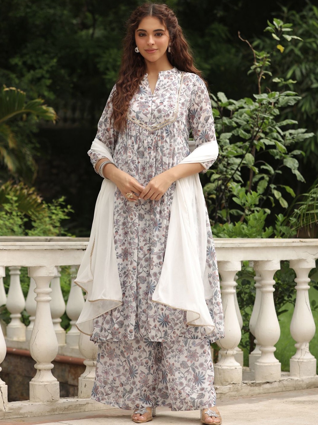 

Janasya Women Floral Printed Regular Gotta Patti Kurta with Palazzos & With Dupatta, White