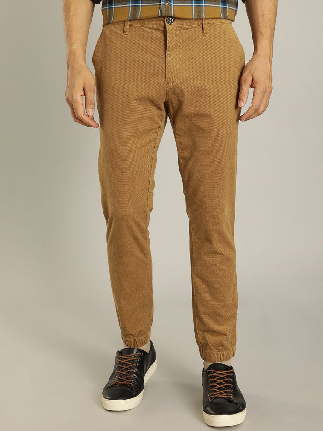 

Indian Terrain Men Urban - C Tapered Fit Trousers, Brown