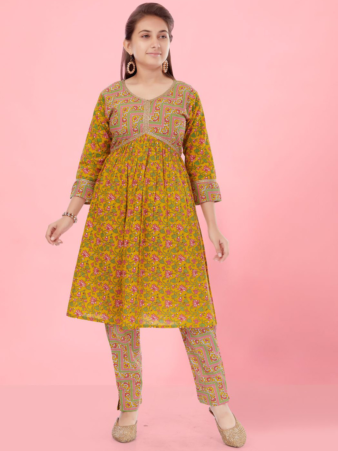 

BAESD Girls Floral Printed Empire Sequinned Pure Cotton Kurta with Trousers, Yellow
