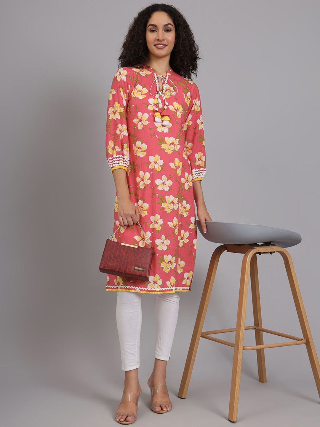 

FABRIC FITOOR Women Floral Printed Keyhole Neck Flared Sleeves Thread Work Floral Kurta, Pink