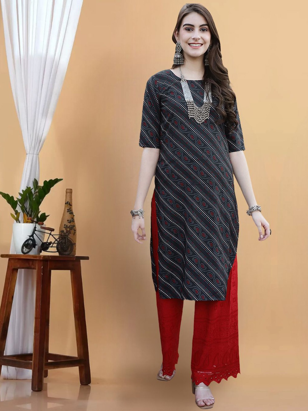 

7Threads Paisley Printed Round Neck Straight Kurta, Black