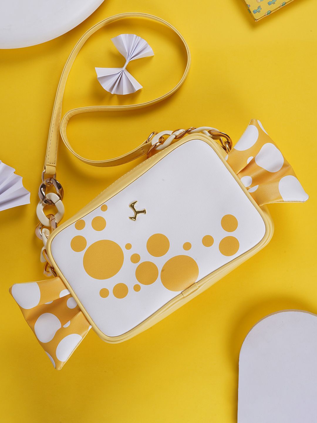 

Mochi Structured Handheld Bag with Applique, White
