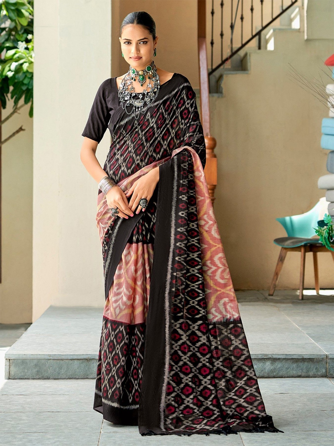 

Mitera Ethnic Motifs Ikat Saree, Black