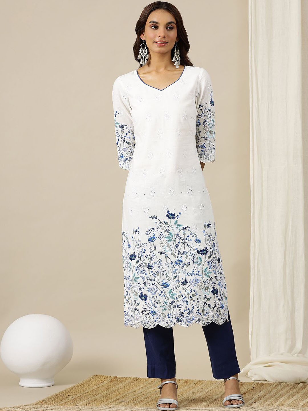 

AURELIA Women Floral Sequinned Kurta, White