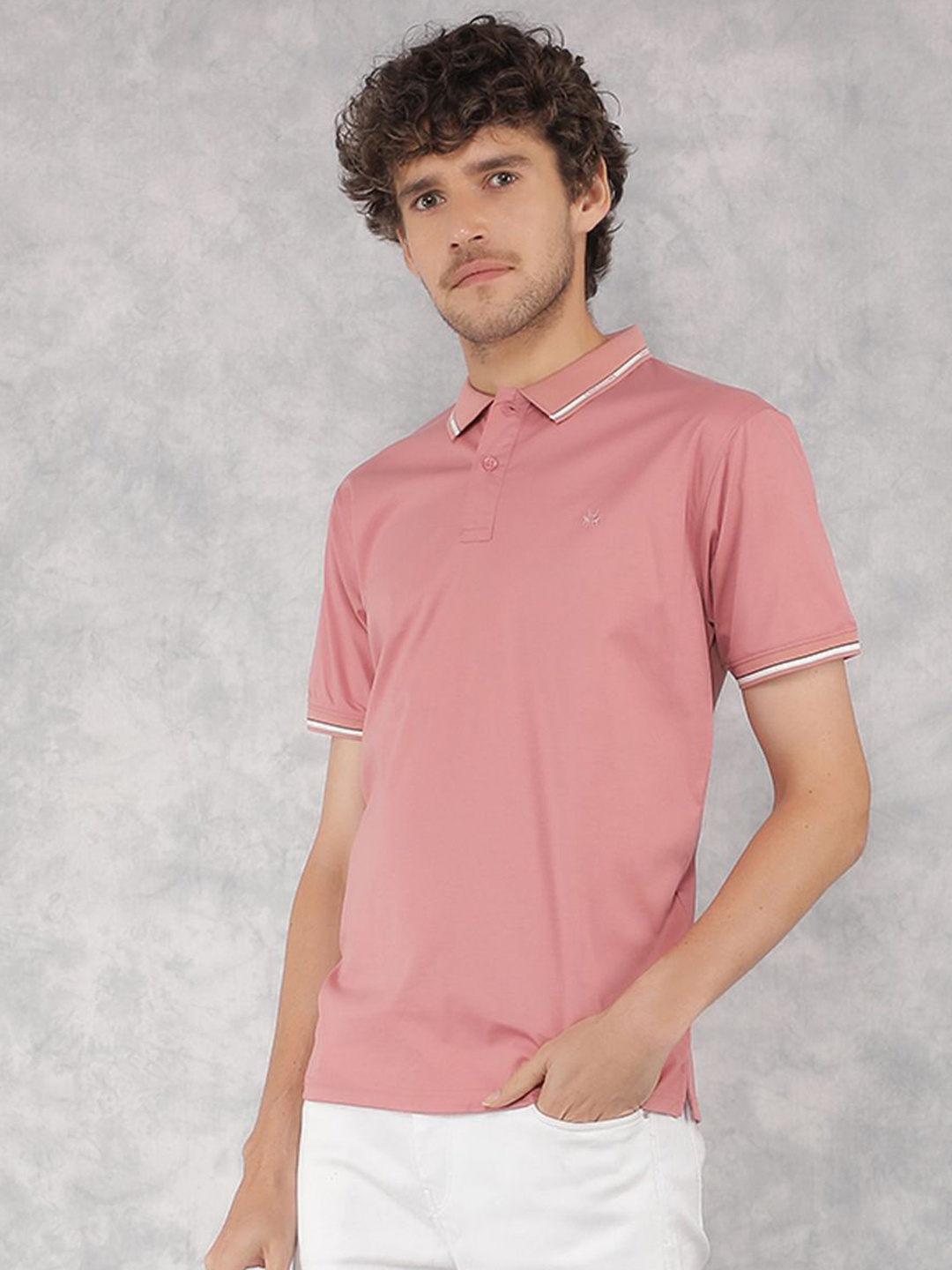 

Crimsoune Club Men V-Neck Raw Edge Slim Fit T-shirt, Pink