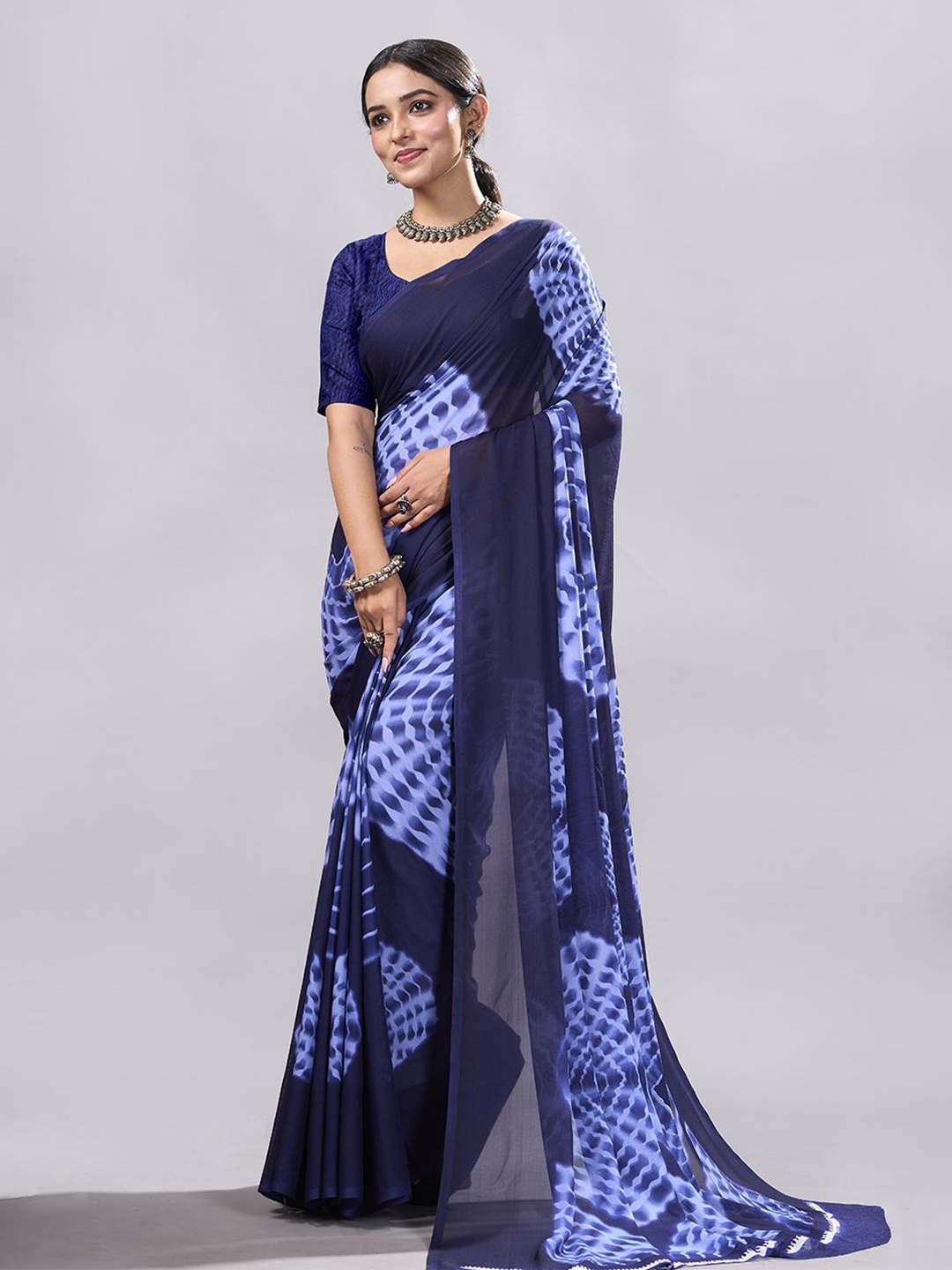 

NIRMAL CREATION Dyed Geometric Saree, Navy blue