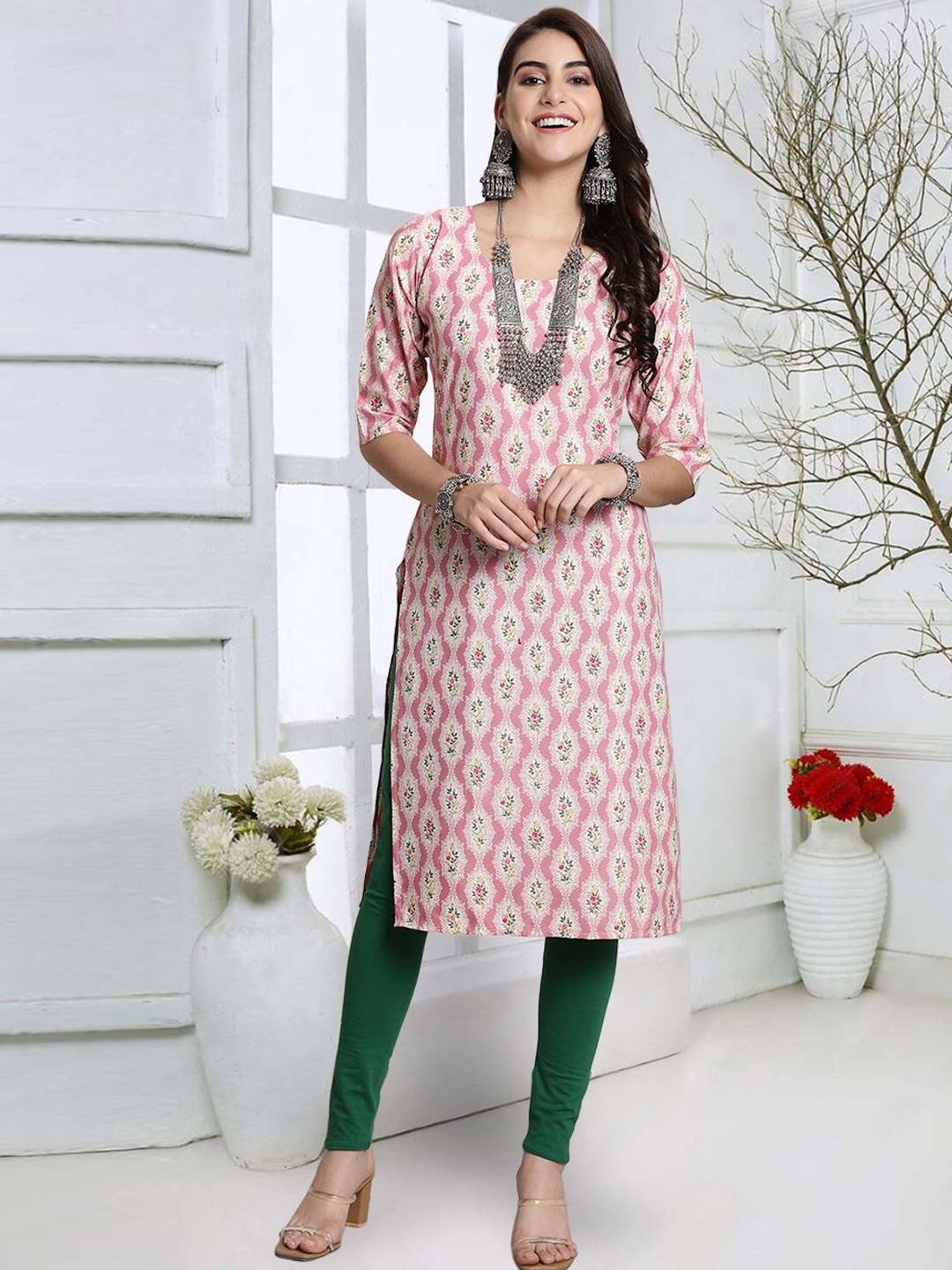 

7Threads Floral Printed Round Neck Straight Kurta, Pink