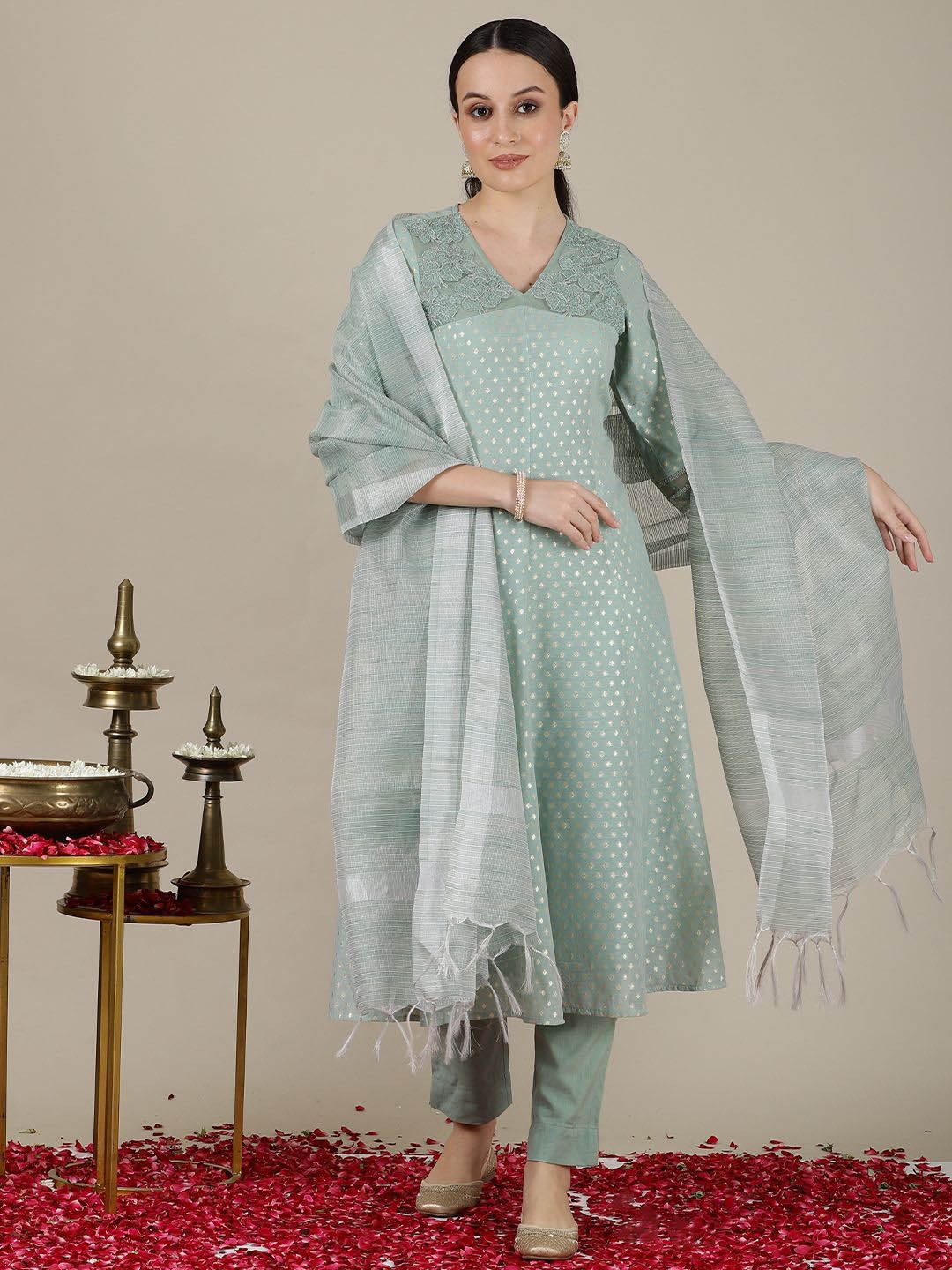 

AURELIA Women Floral Embroidered Panelled Thread Work Kurta with Trousers & With Dupatta, Green