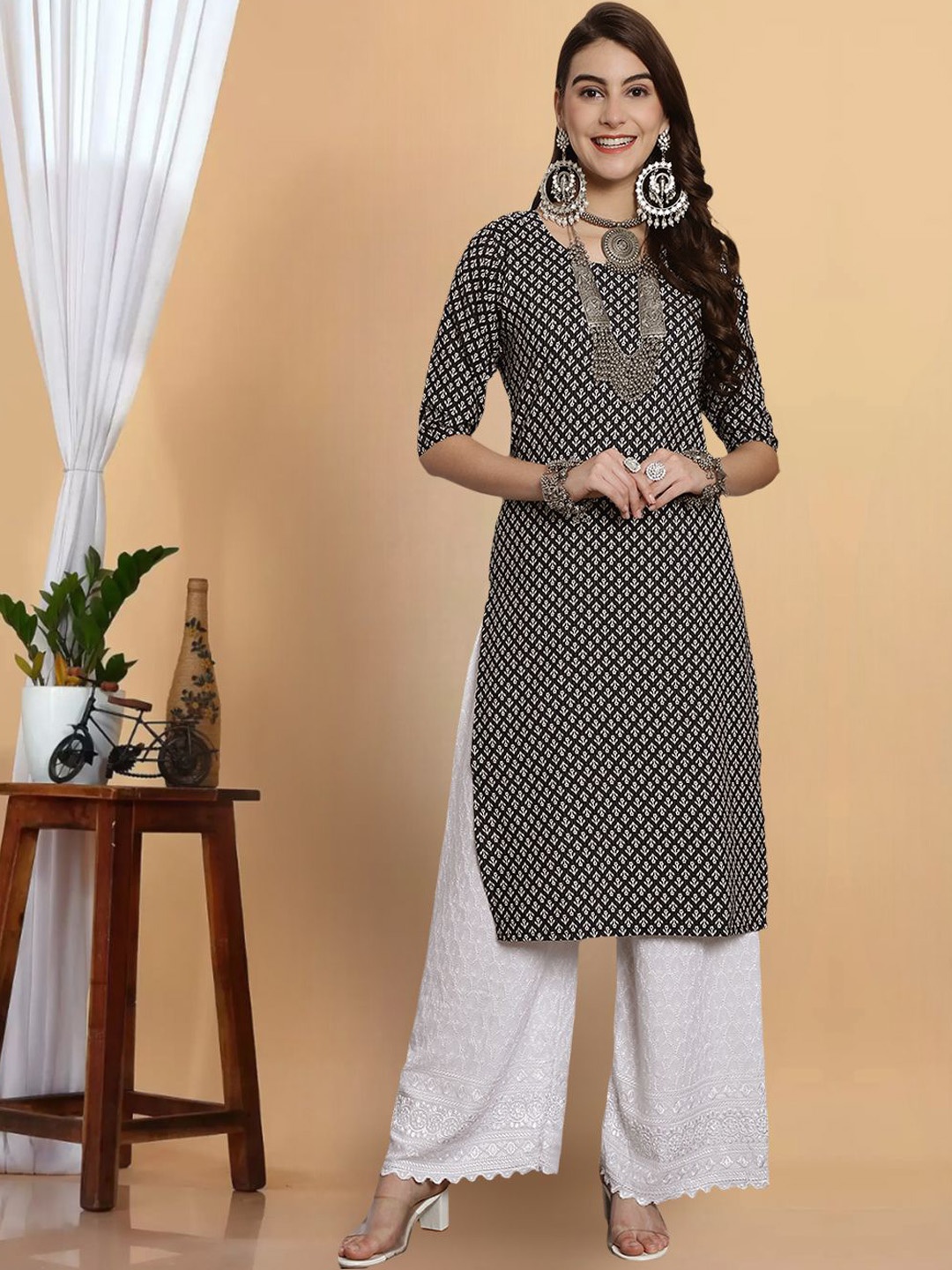 

7Threads Floral Printed Round Neck Straight Kurta, Black