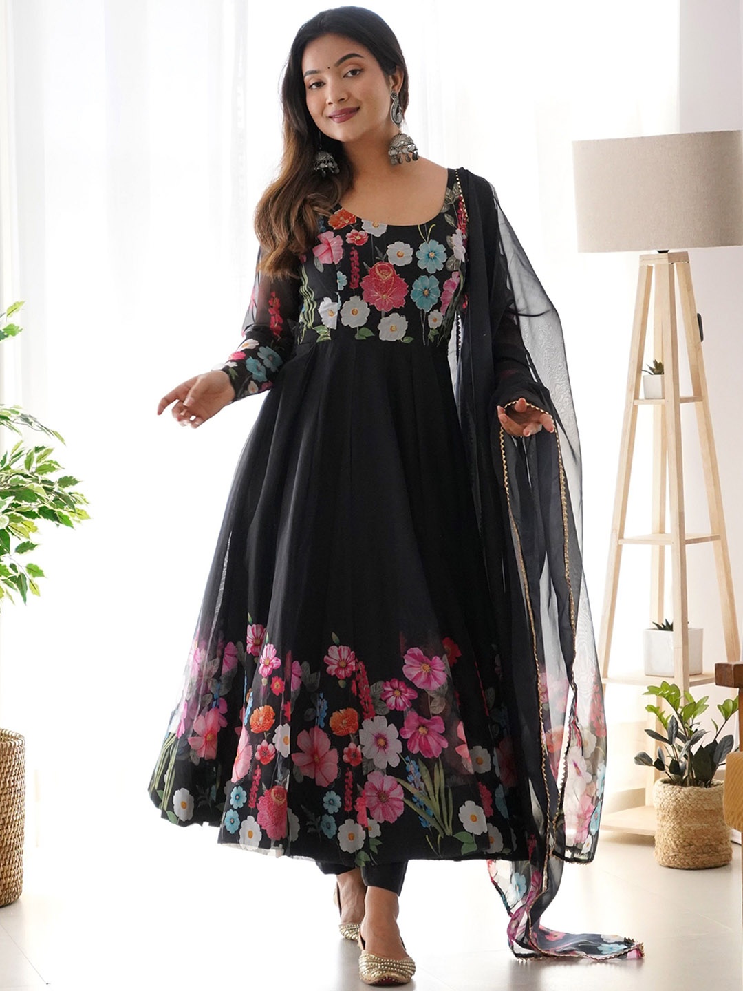 

CaniBani Women Floral Printed Regular Kurta with Trousers & With Dupatta, Black