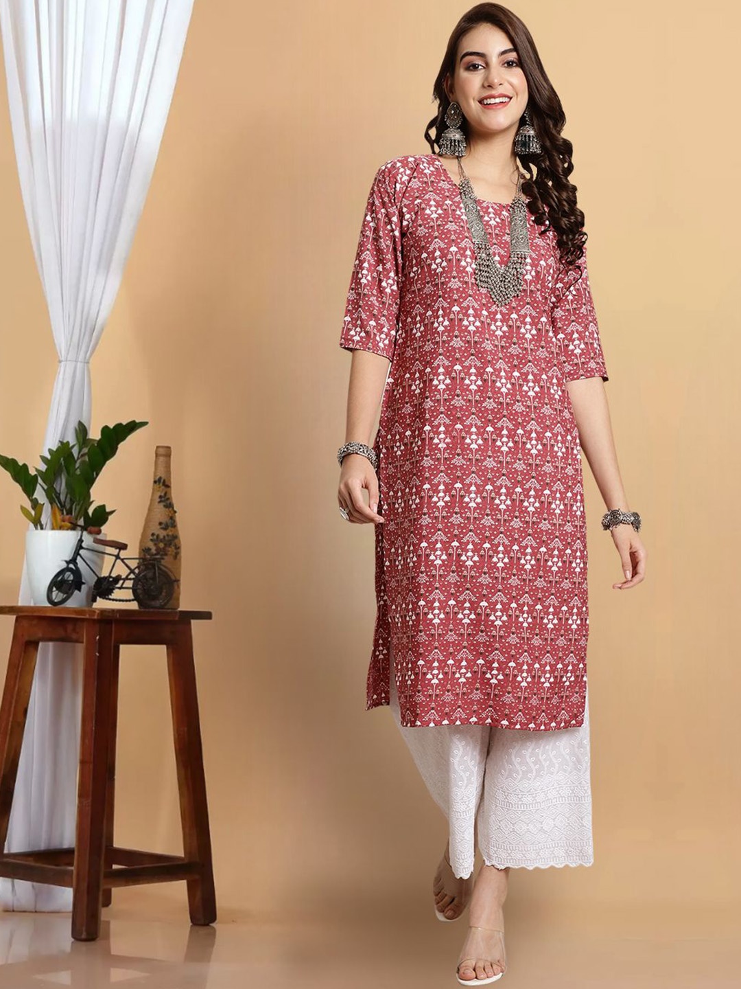 

7Threads Ethnic Motifs Printed Round Neck Three-Quarter Sleeves Straight Kurta, Red