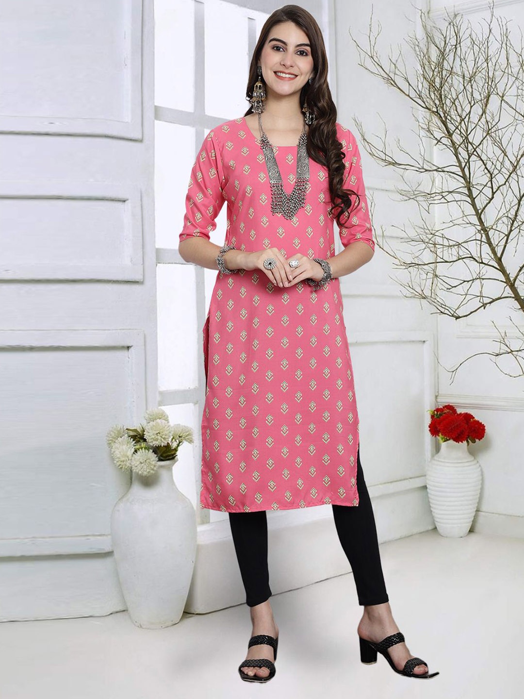 

7Threads Geometric Printed Round Neck Straight Kurta, Pink