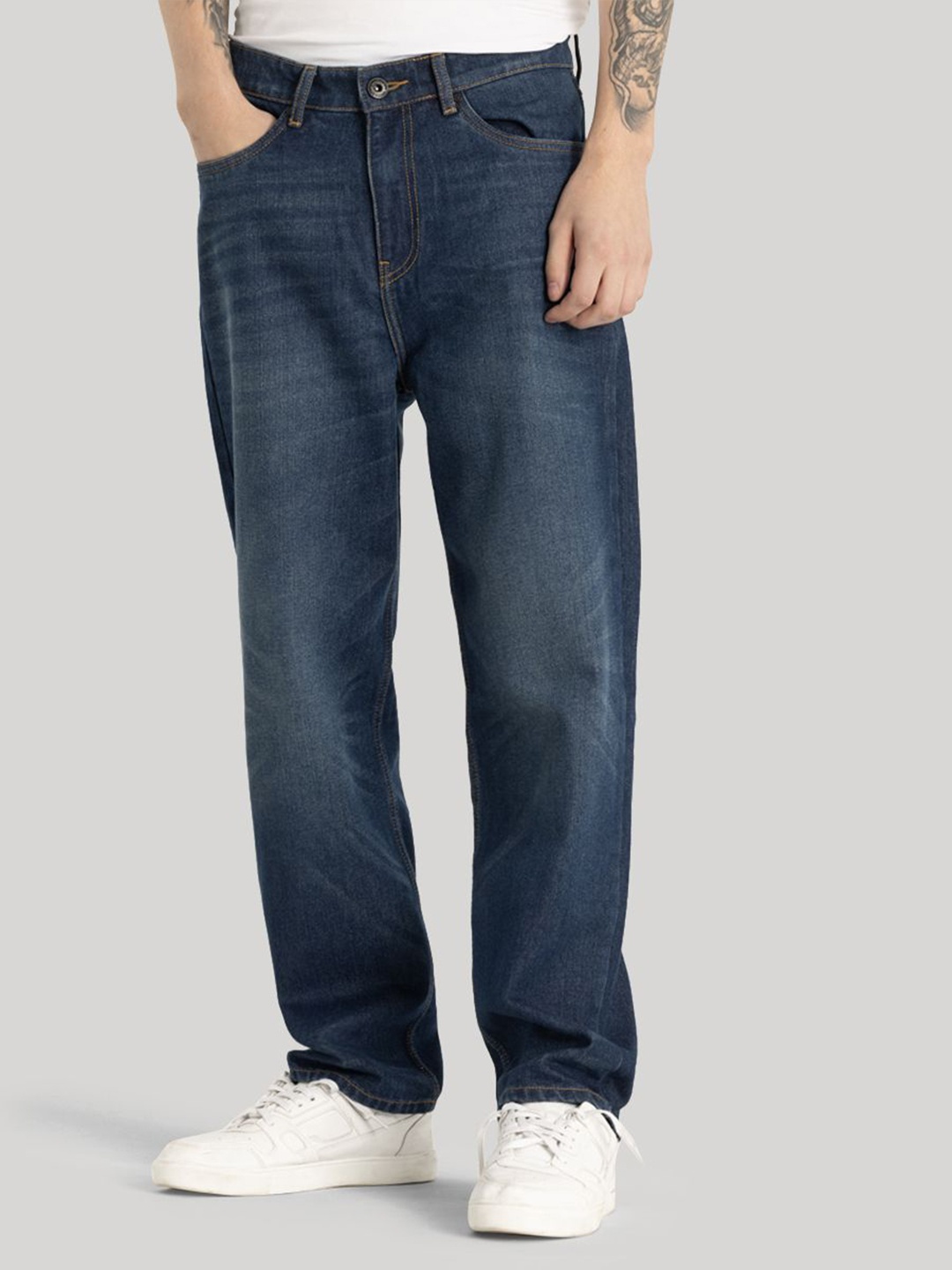 

Snitch Men Loose Low Distress Light Fade Stretchable Jeans, Blue