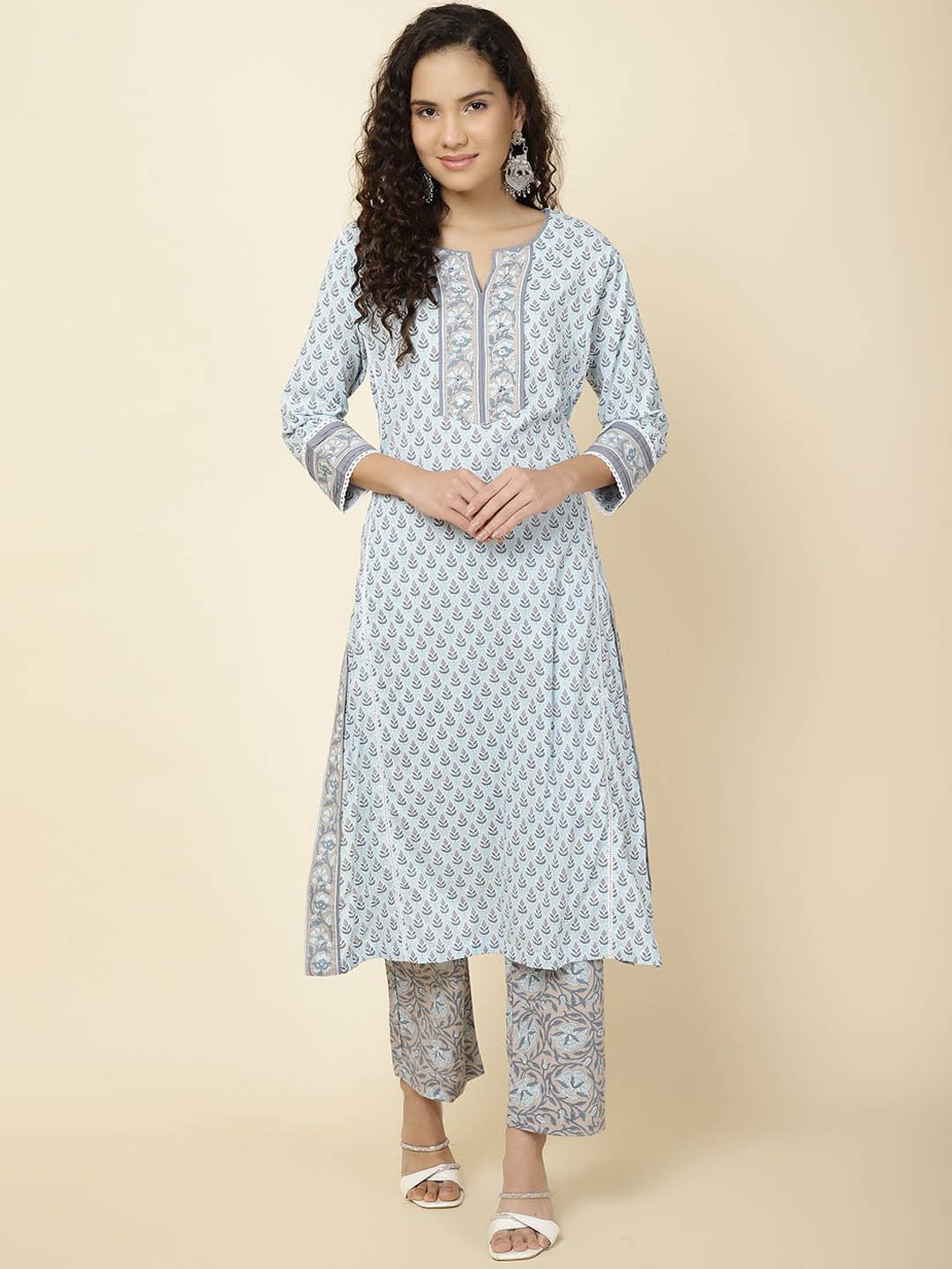 

Meena Bazaar Women Floral Printed Regular Kurta with Trousers, Blue