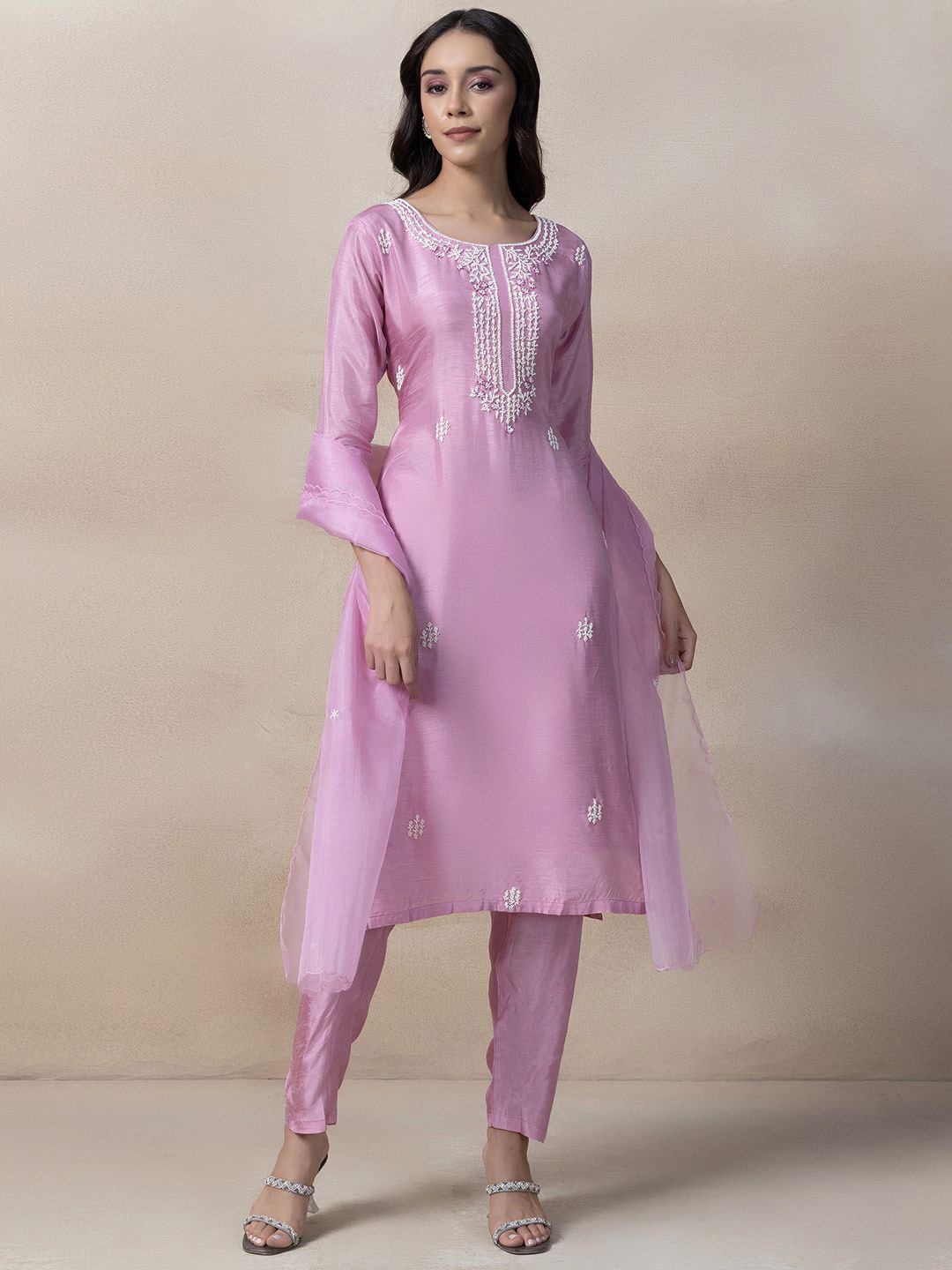 

Rang by Indya Women Ethnic Motifs Yoke Design Regular Thread Work Kurta with Trousers & With Dupatta, Pink