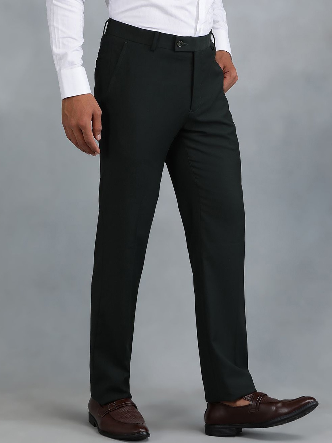 

Greenfibre Men Solid Slim Fit Formal Trousers, Green