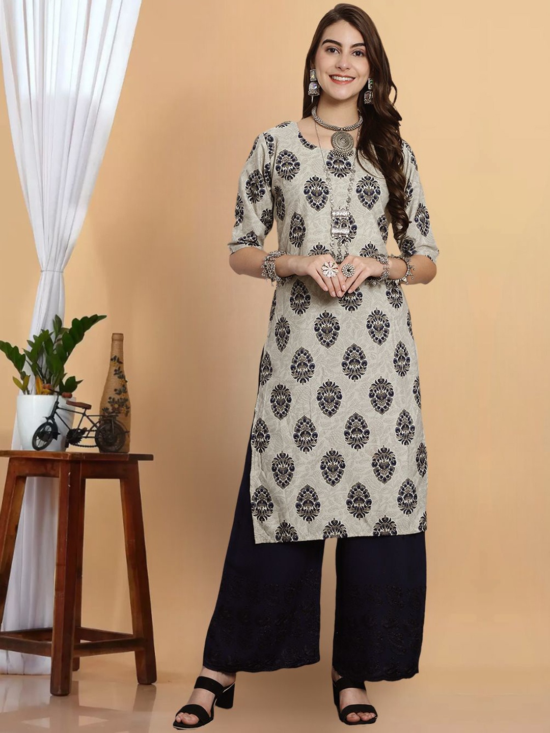 

7Threads Floral Printed Round Neck Short Sleeves Straight Kurta, Grey