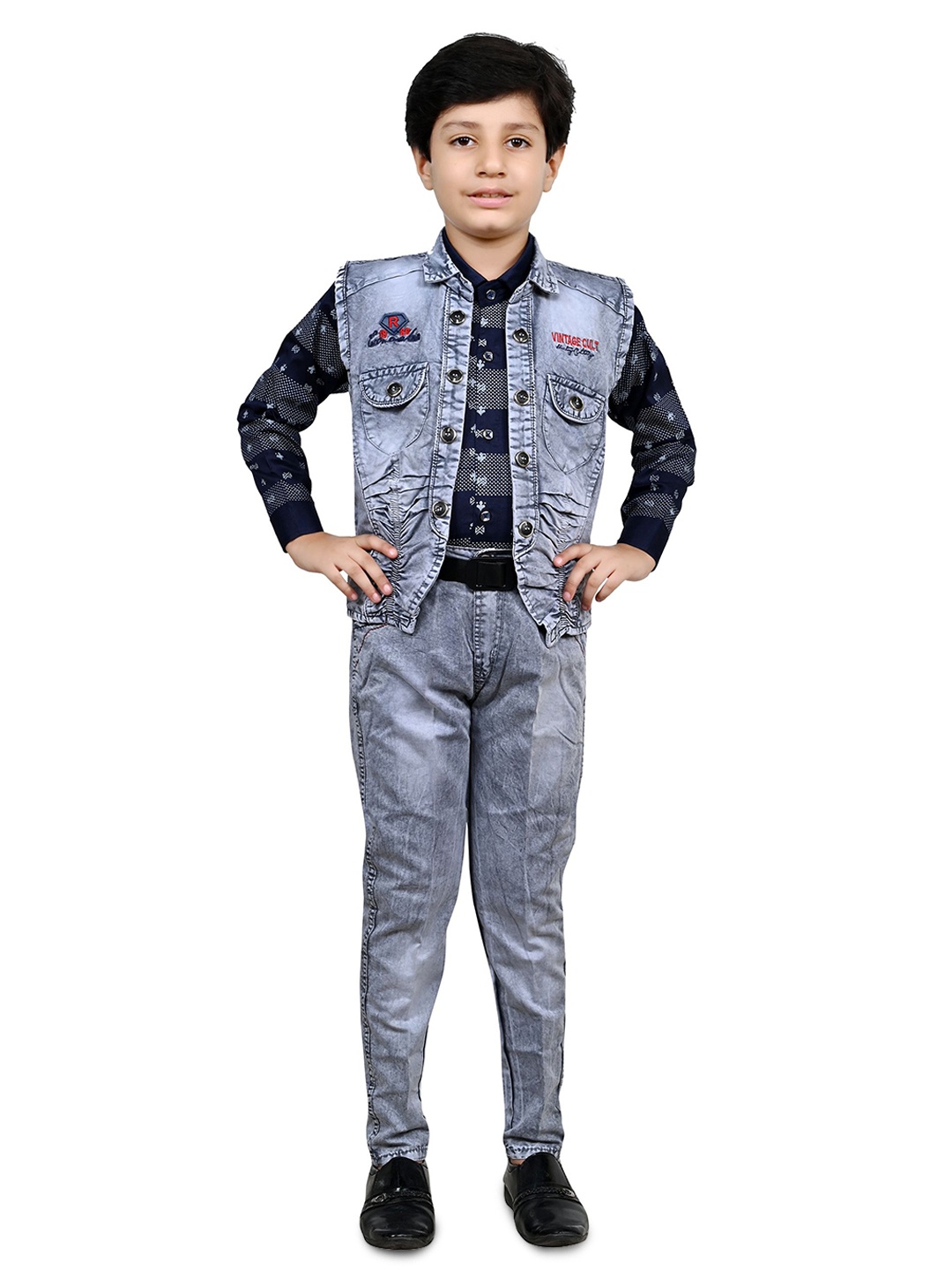

Arshia Fashions Boys Printed Shirt with Trousers, Grey
